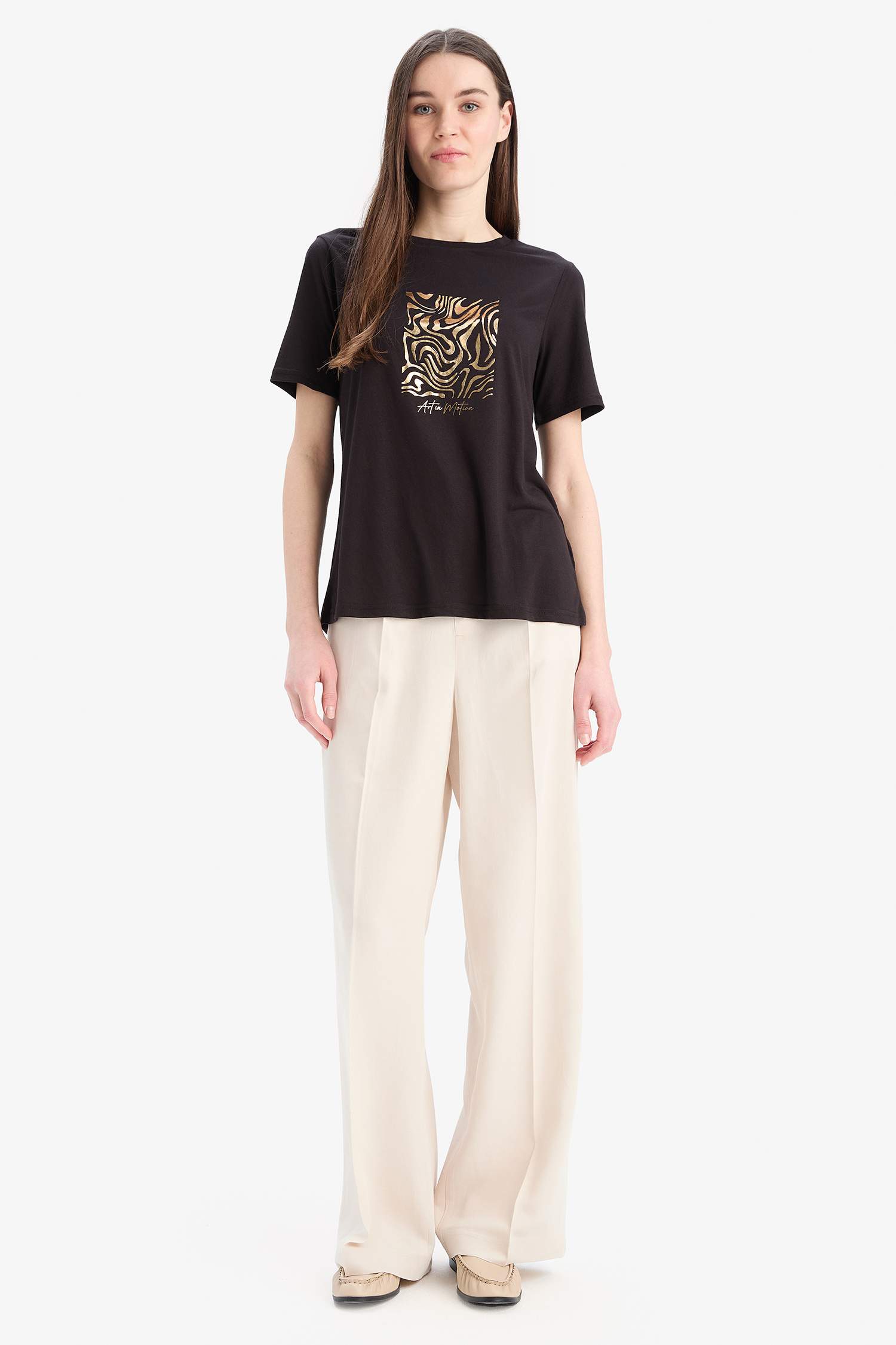 تي شيرت نص كم قصة عادية بياقة مستديرة