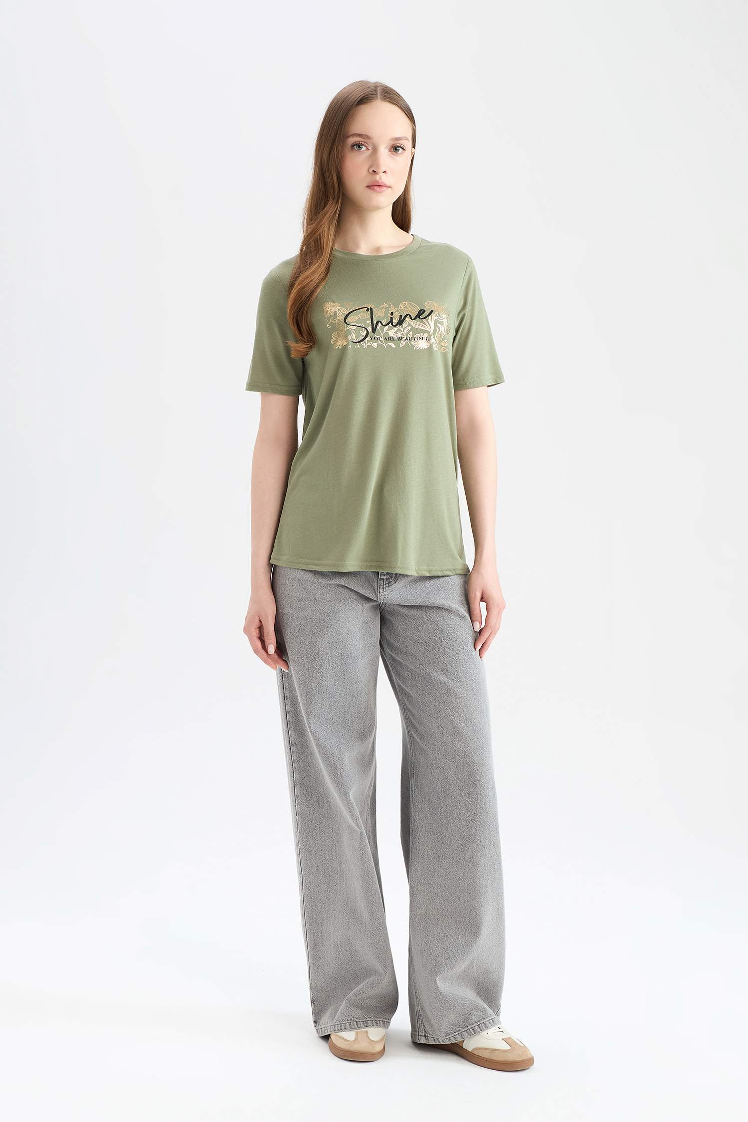 تي شيرت نص كم قصة عادية بياقة مستديرة