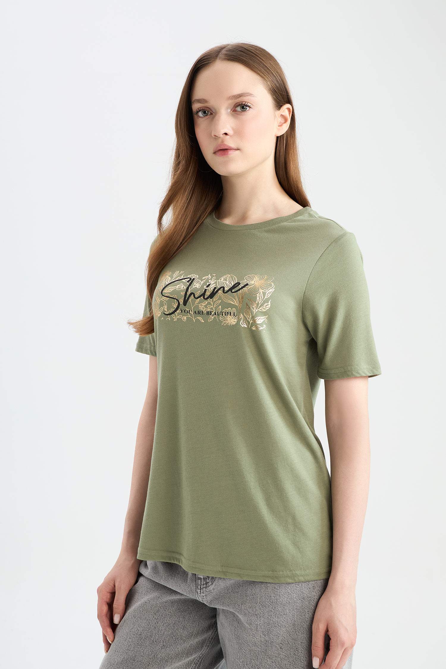 تي شيرت نص كم قصة عادية بياقة مستديرة