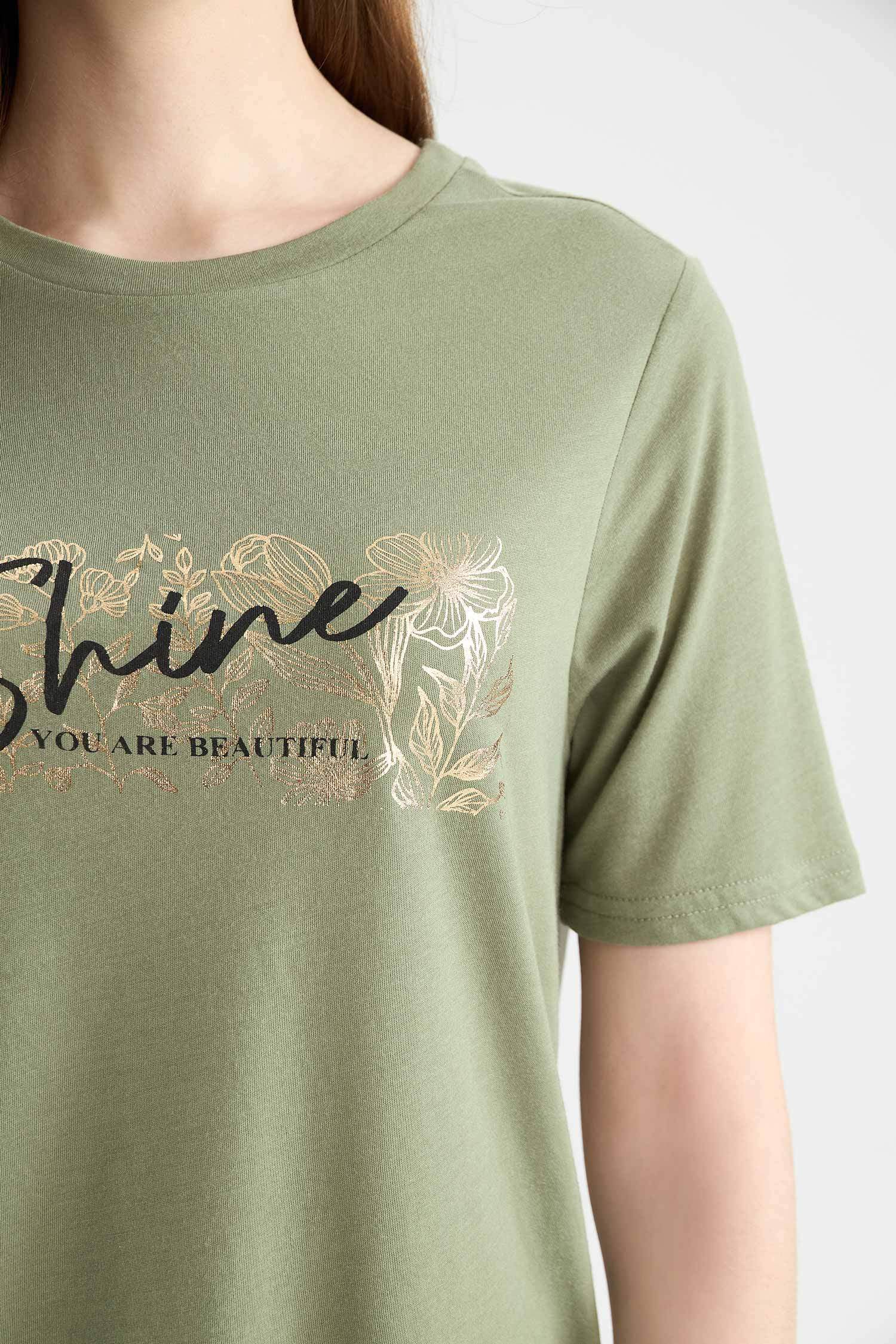 تي شيرت نص كم قصة عادية بياقة مستديرة