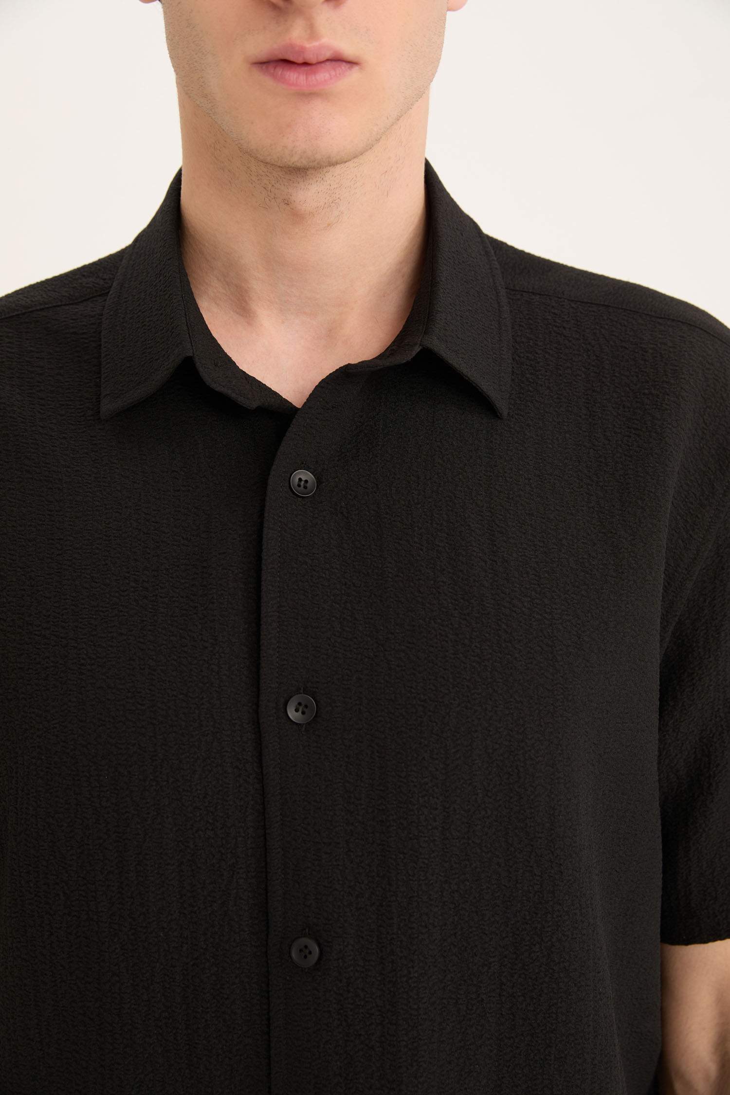 Regular Fit Polo Yaka Krinkıl Yazlık Kısa Kollu Siyah Gömlek