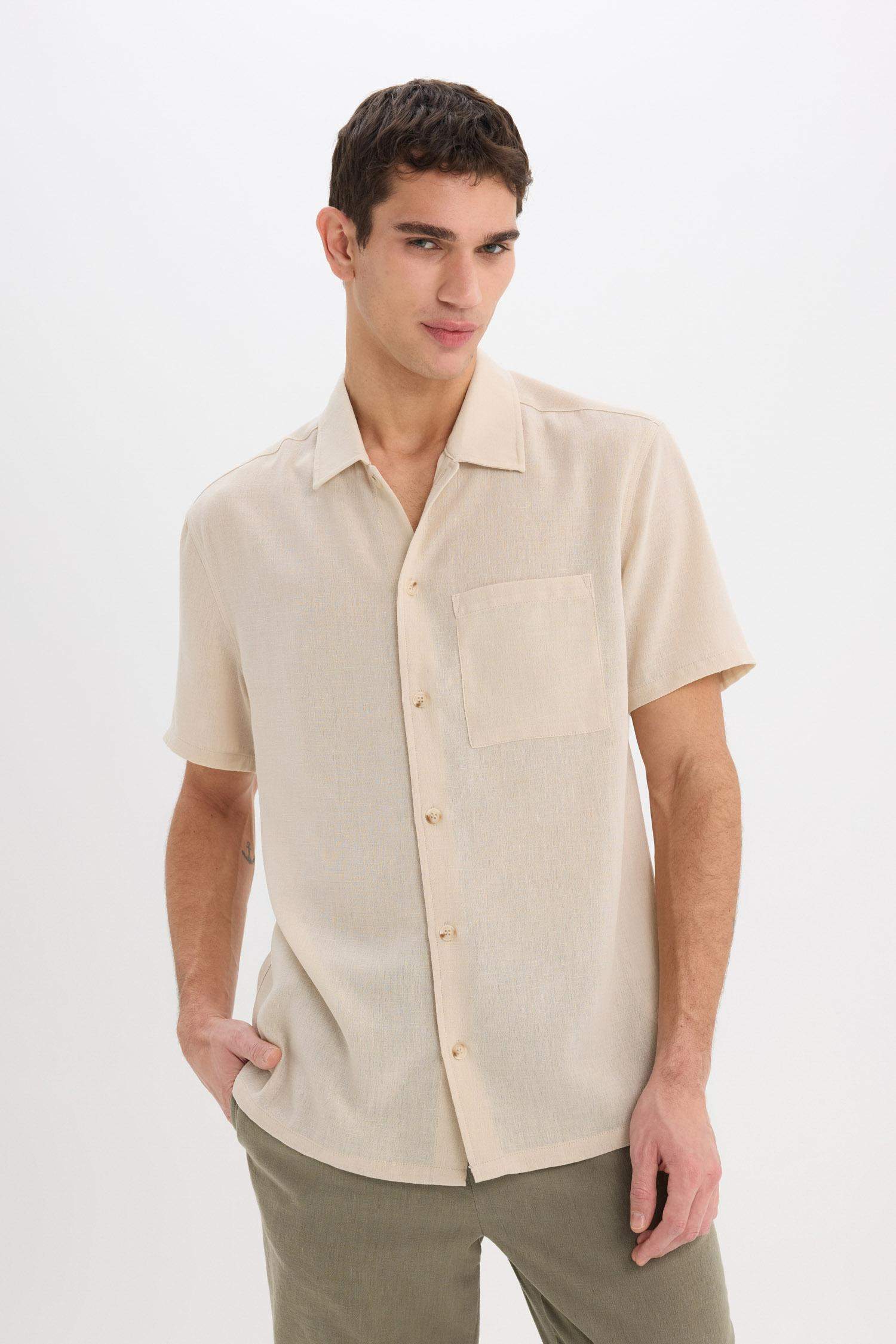 قميص كتان نص كم قصة مريحة بياقة بولو