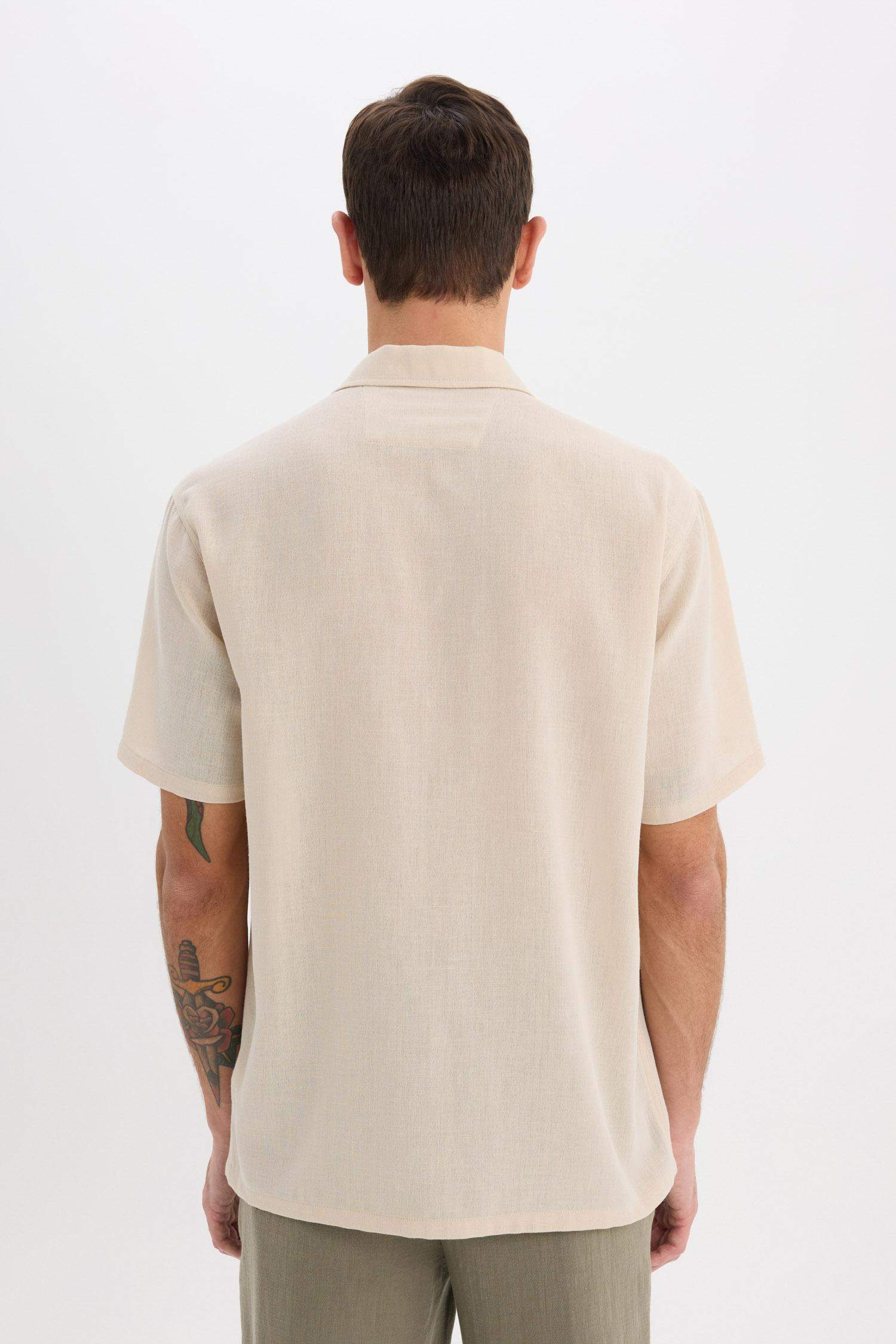 قميص كتان نص كم قصة مريحة بياقة بولو