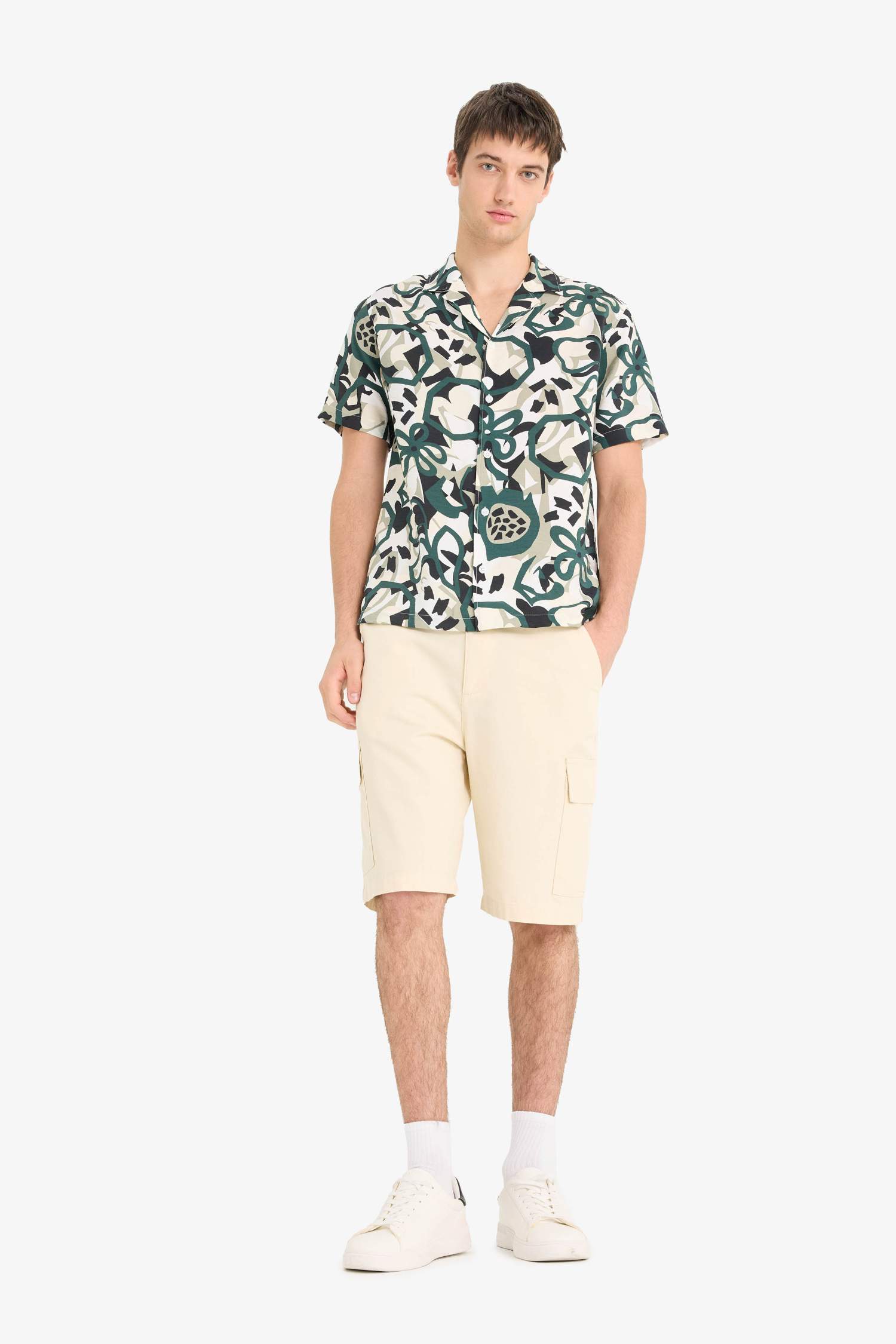 Regular Fit Apaş Yaka Desenli Kısa Kollu Gömlek