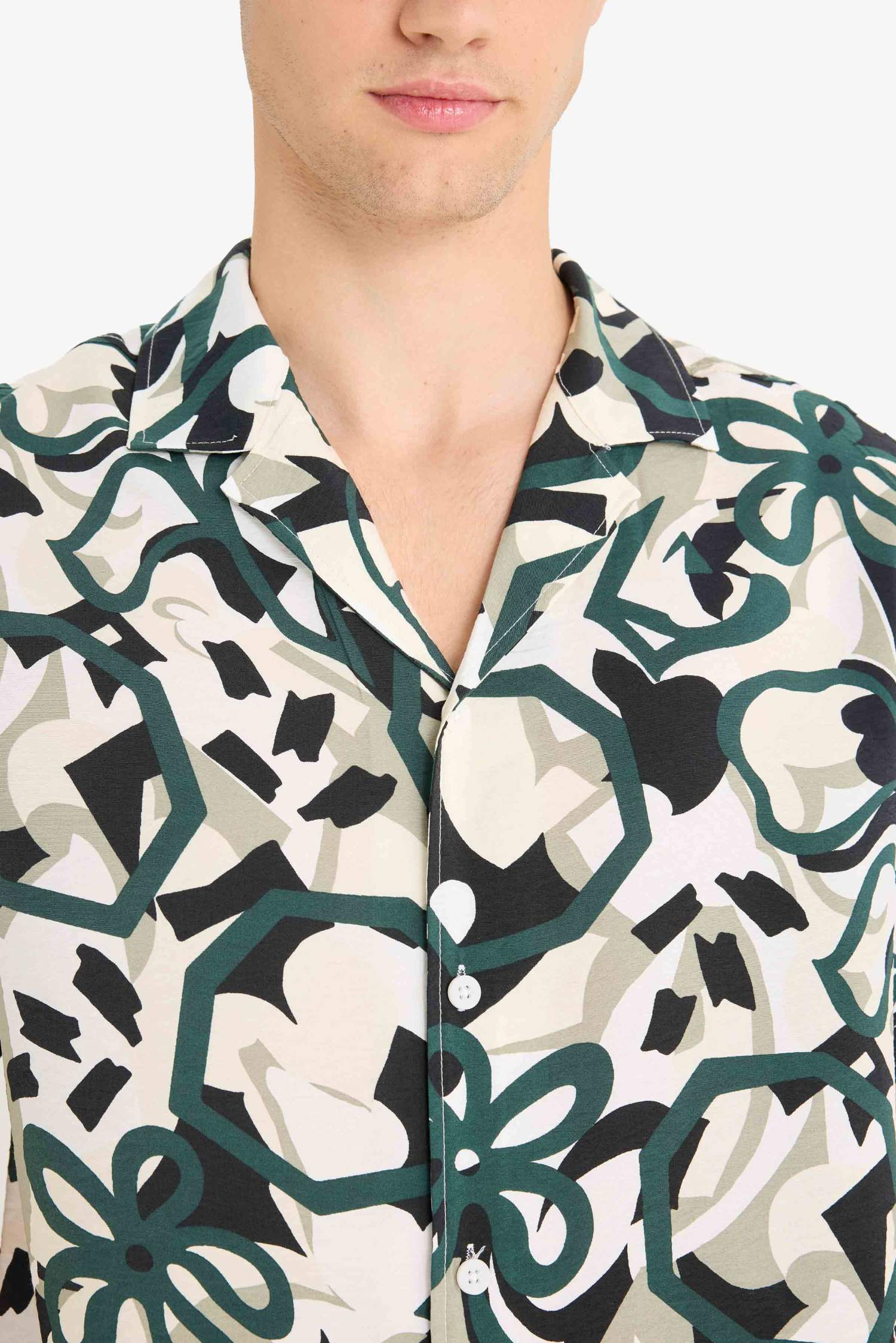 Regular Fit Apaş Yaka Desenli Kısa Kollu Gömlek