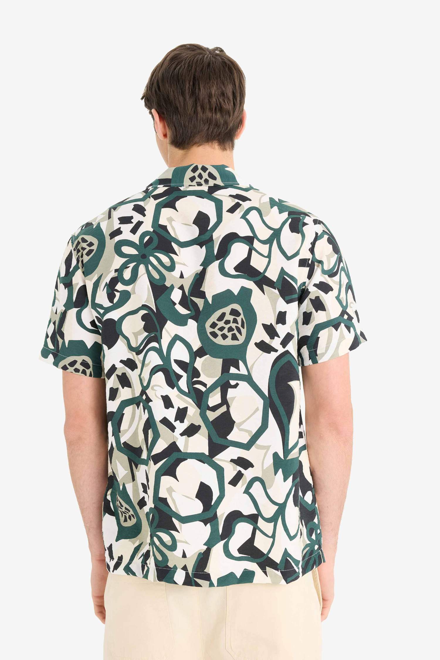 Regular Fit Apaş Yaka Desenli Kısa Kollu Gömlek