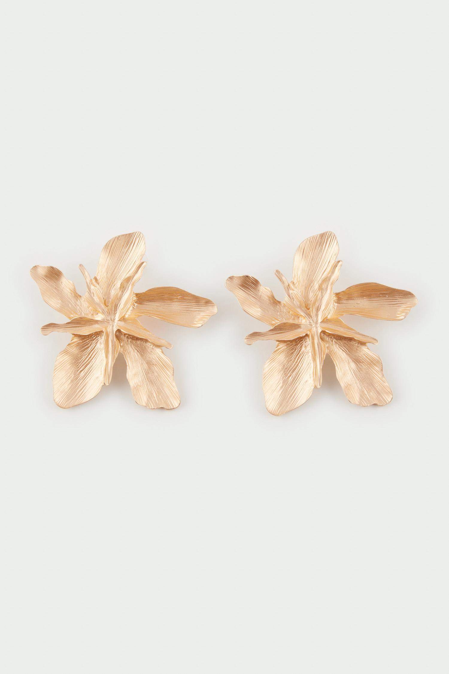 Woman Flower Motif Matte Gold Earring