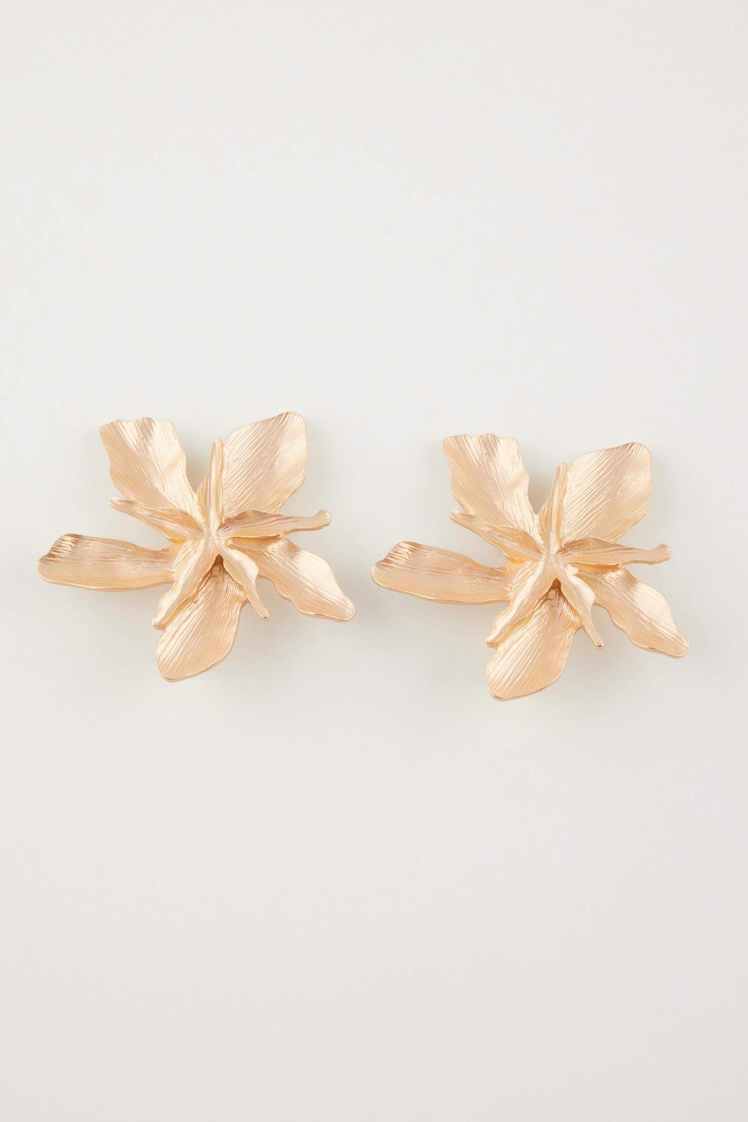Woman Flower Motif Matte Gold Earring