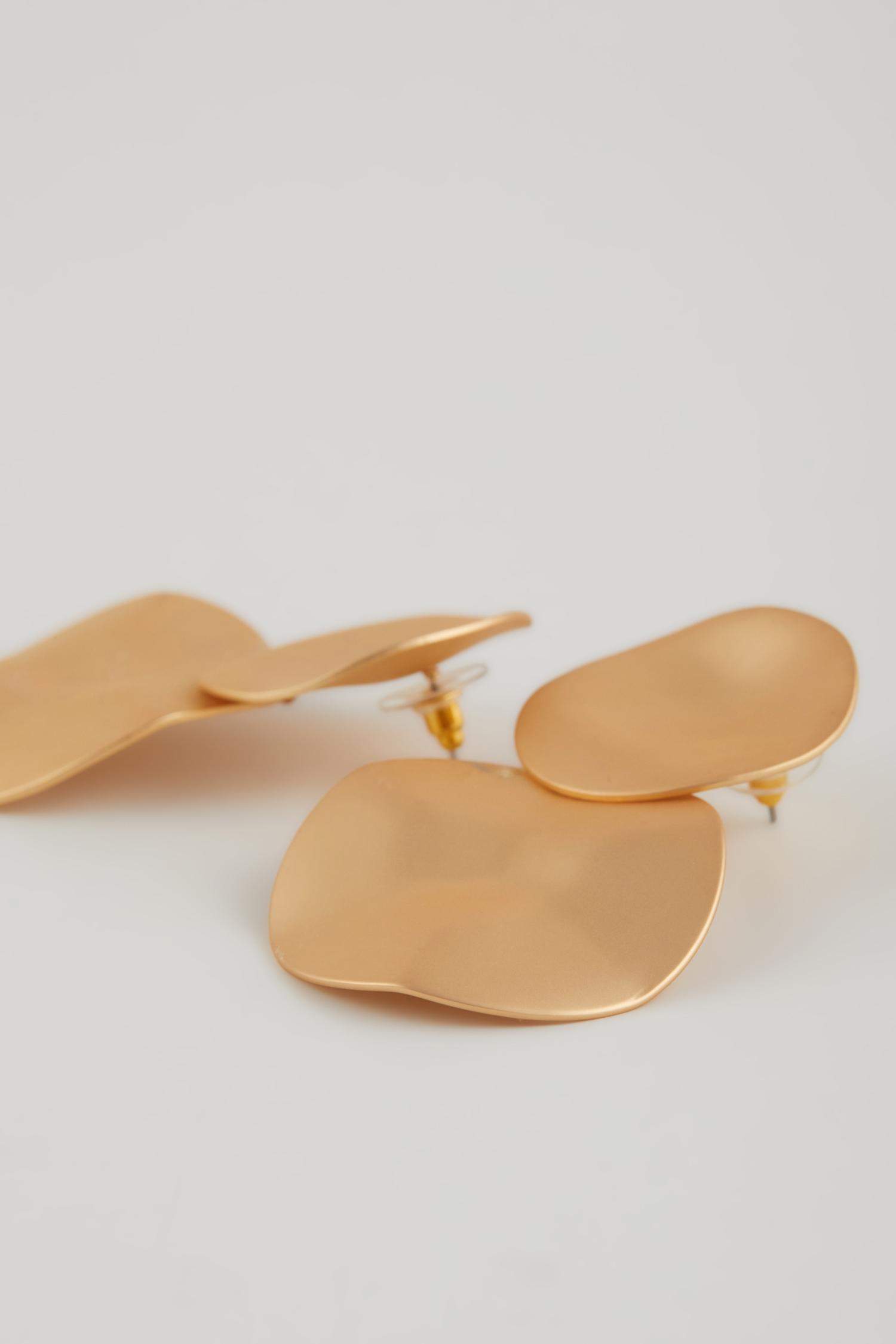 Woman Plate Matte Gold Earrings