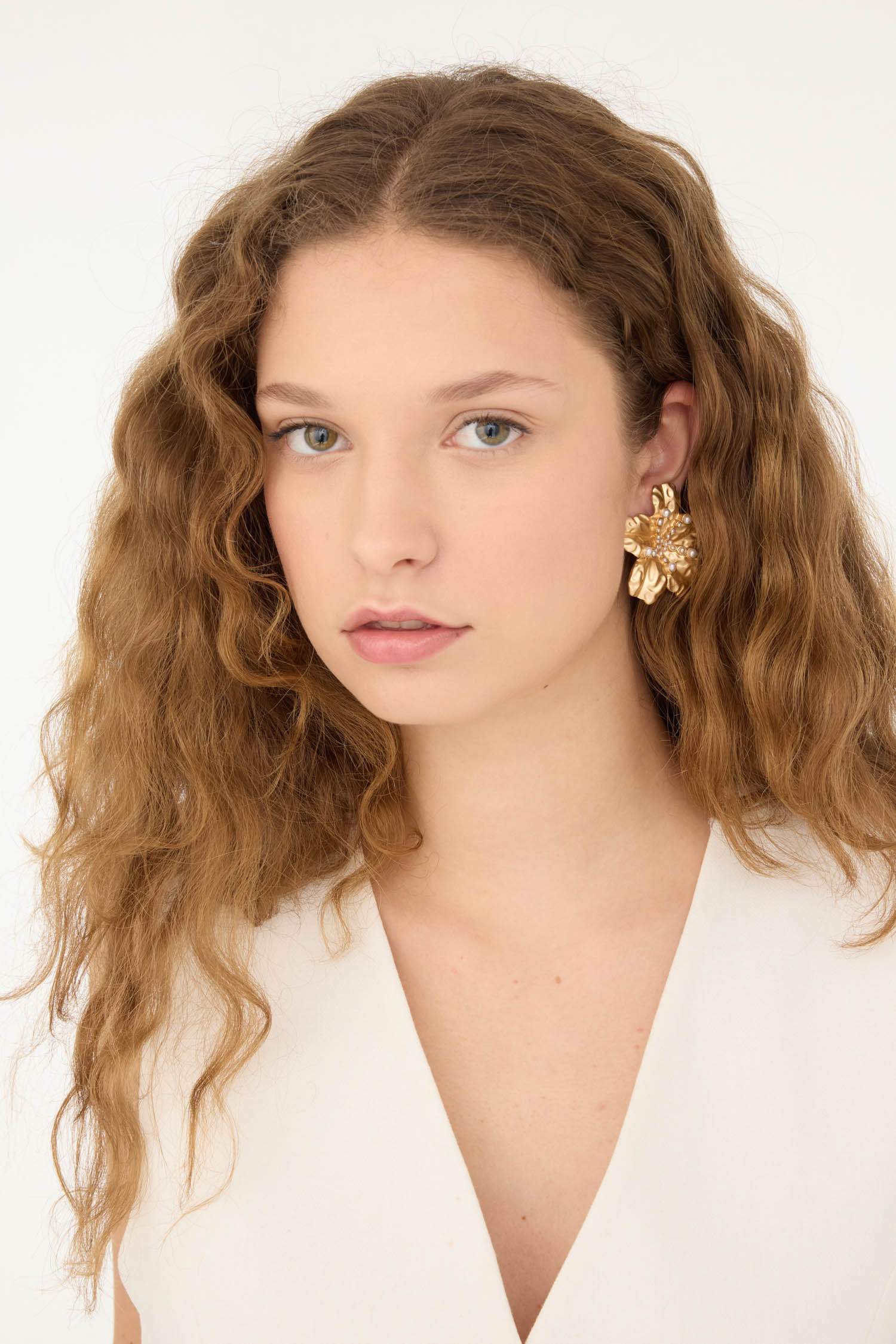 تراجي نسائي فلورال ذهبي