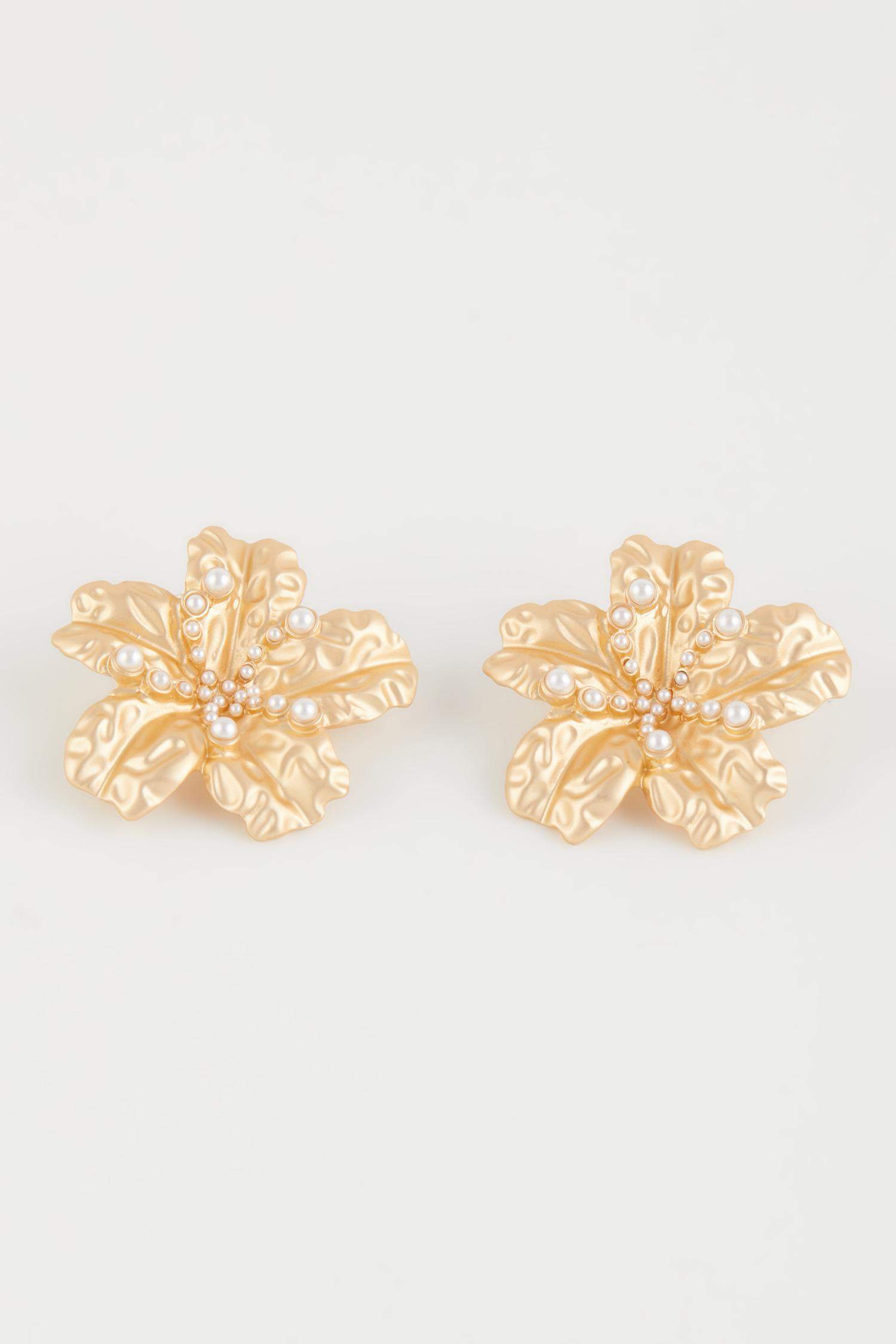 تراجي نسائي فلورال ذهبي