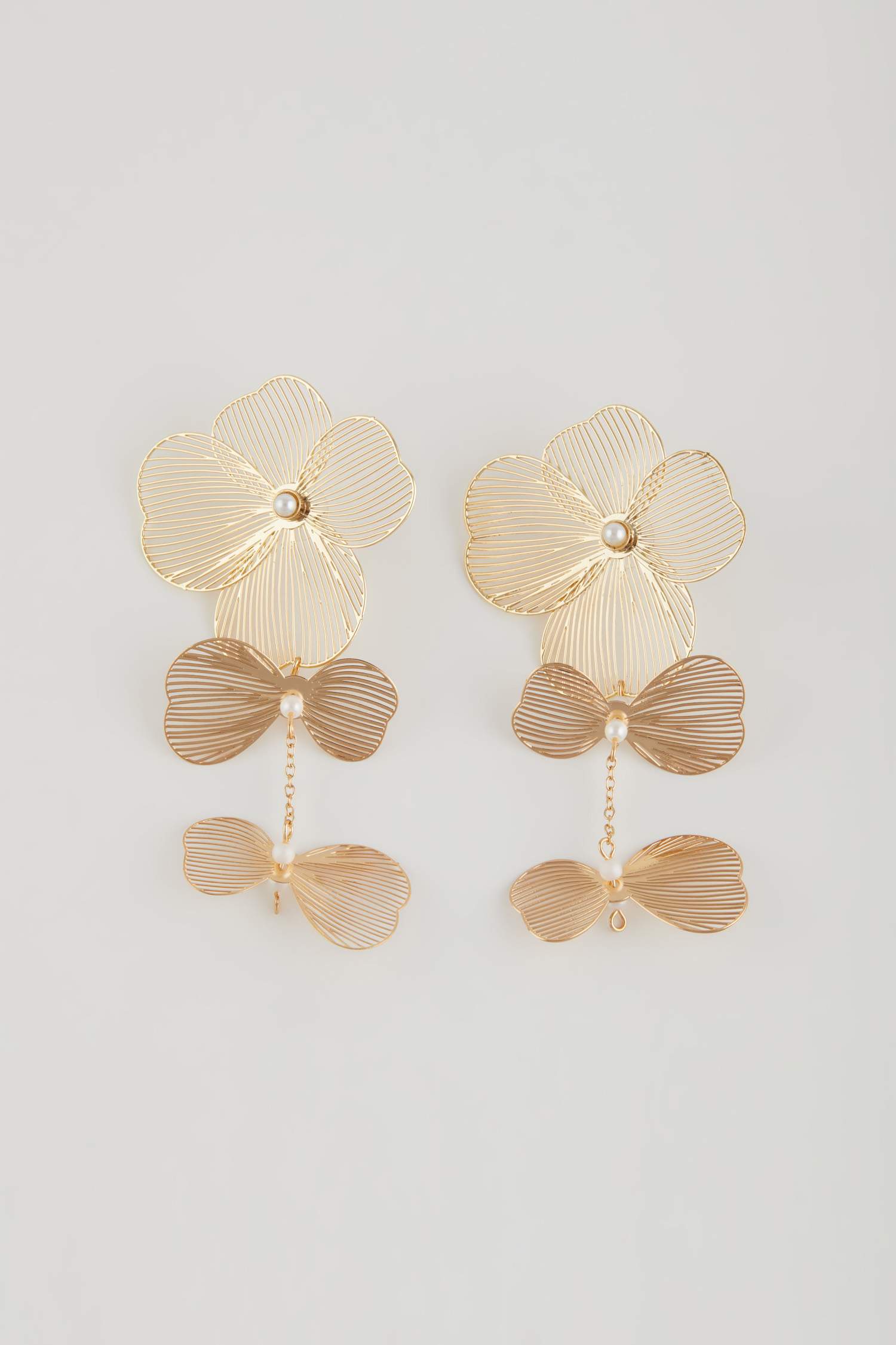 Kadın Çiçek Motifli Mat Gold Küpe