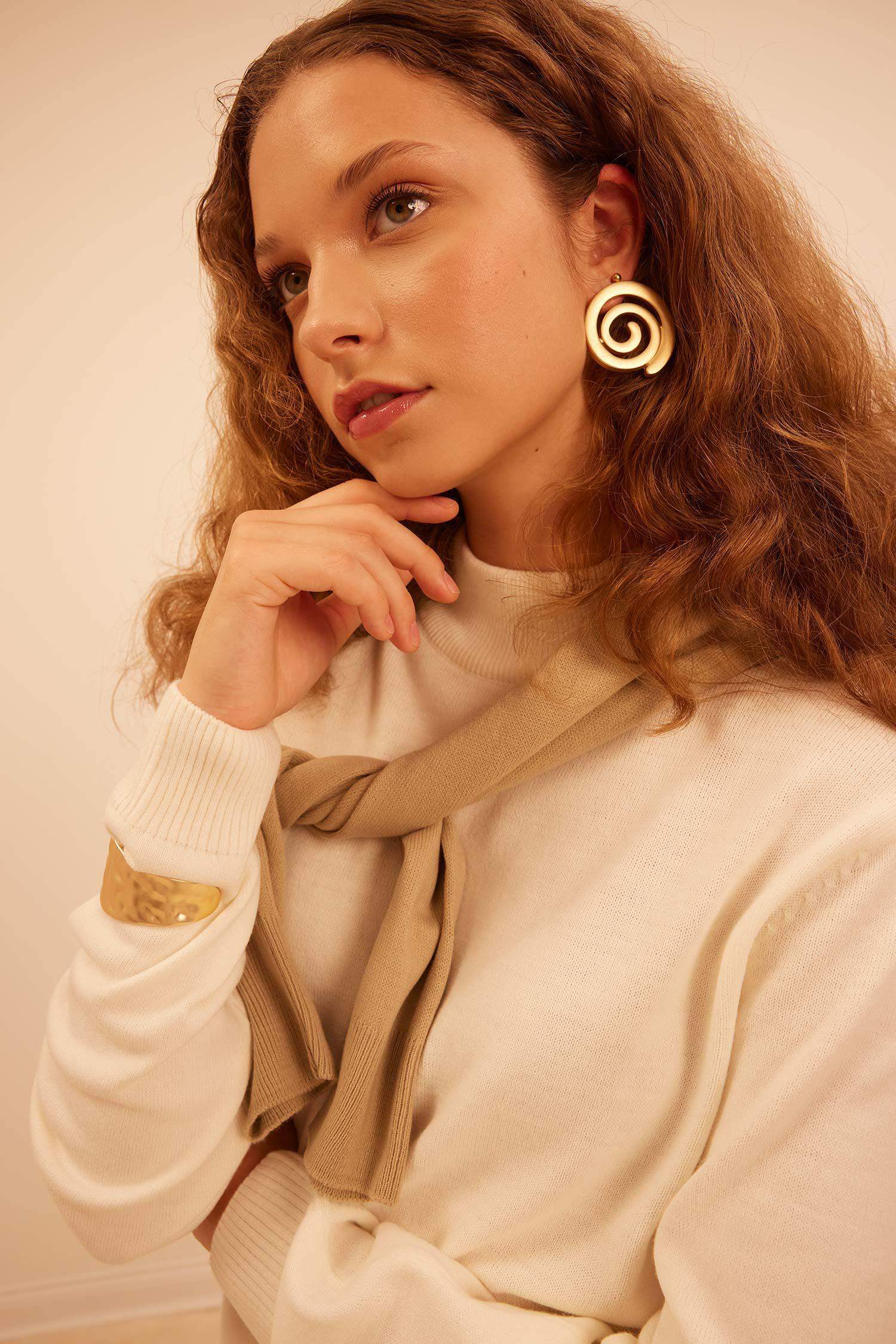 Kadın Spiral Mat Gold Küpe