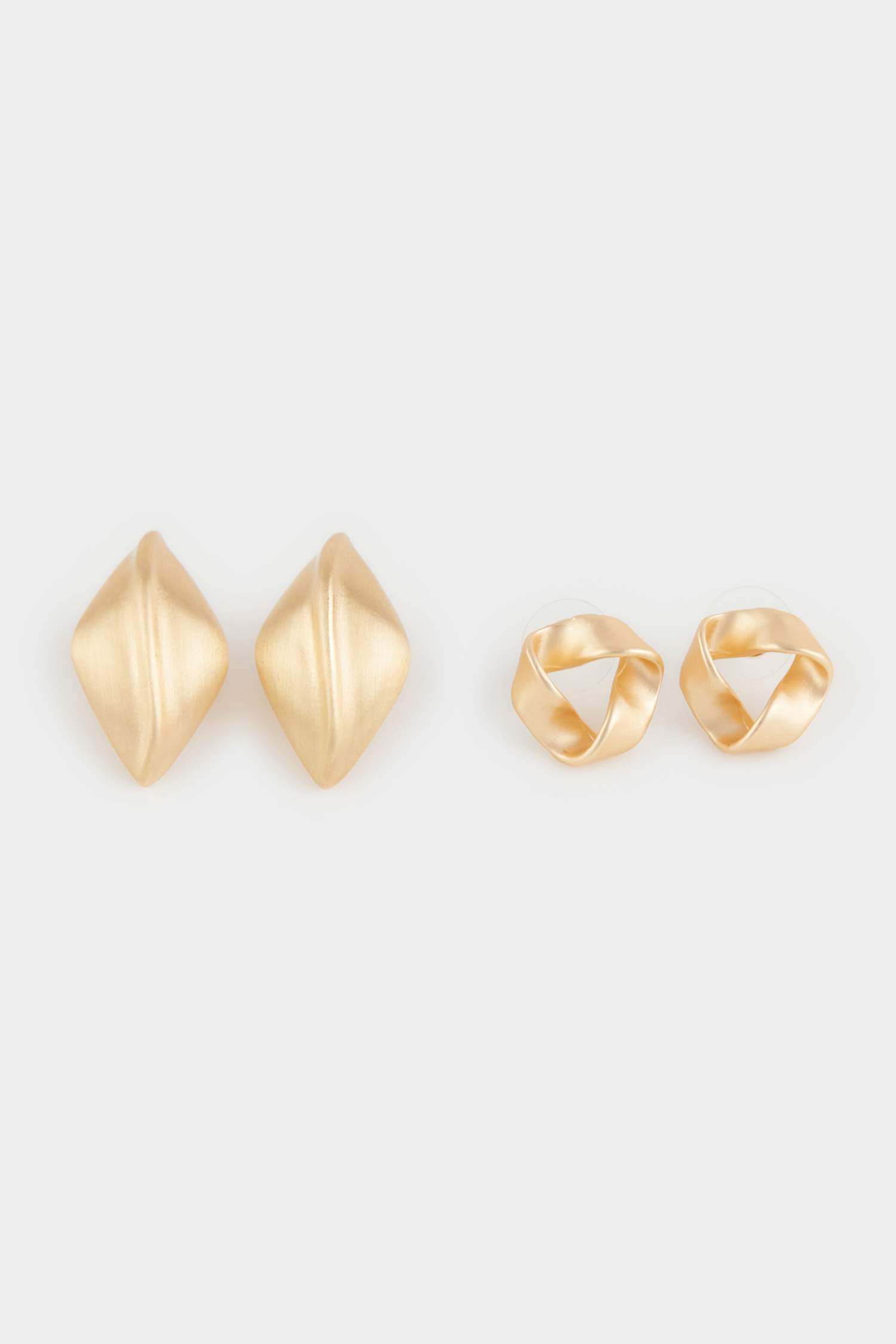 Woman 2 Piece Matte Gold Earring
