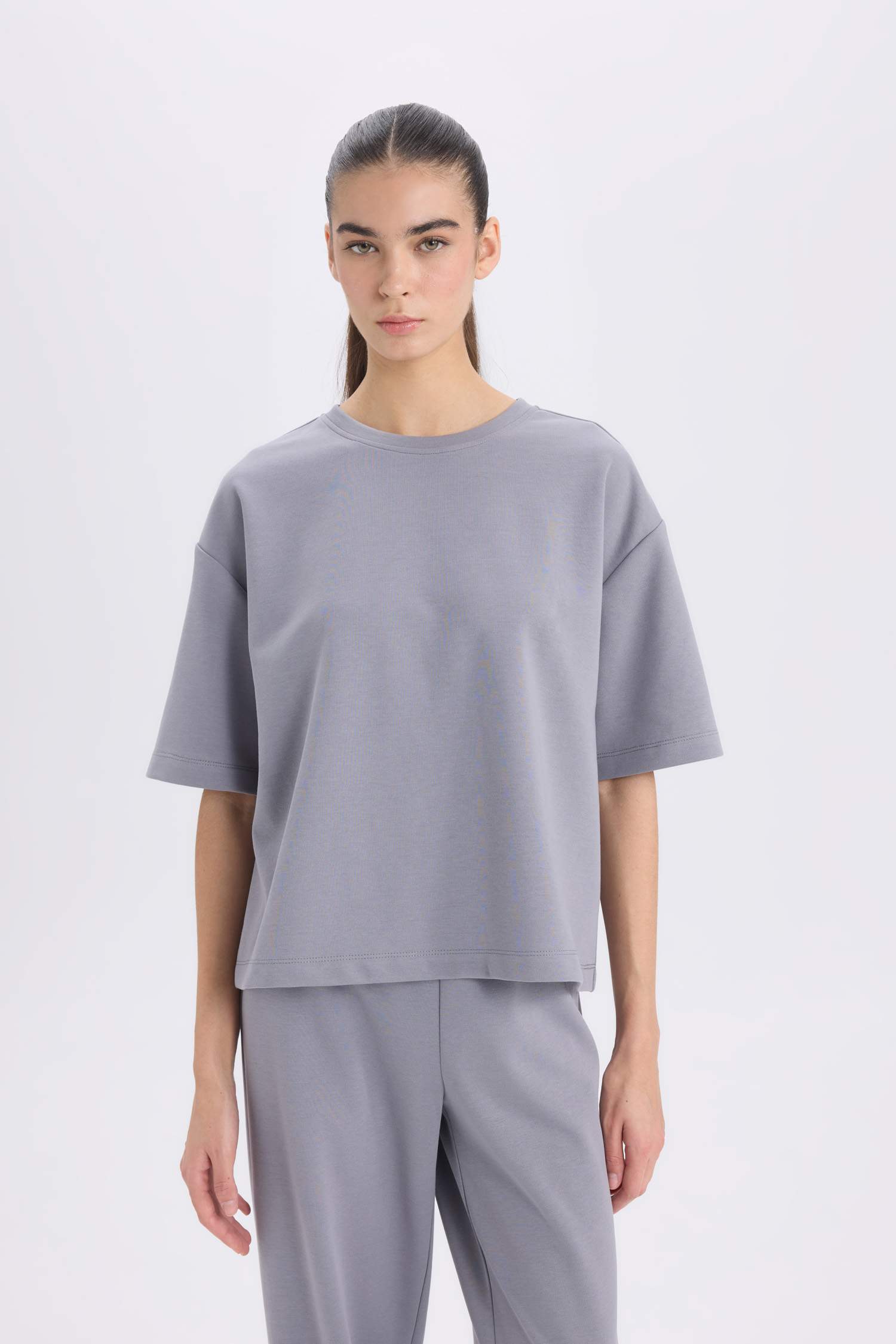 تيشيرت كاجوال نص ردن قصة مريحة بياخة مستديرة