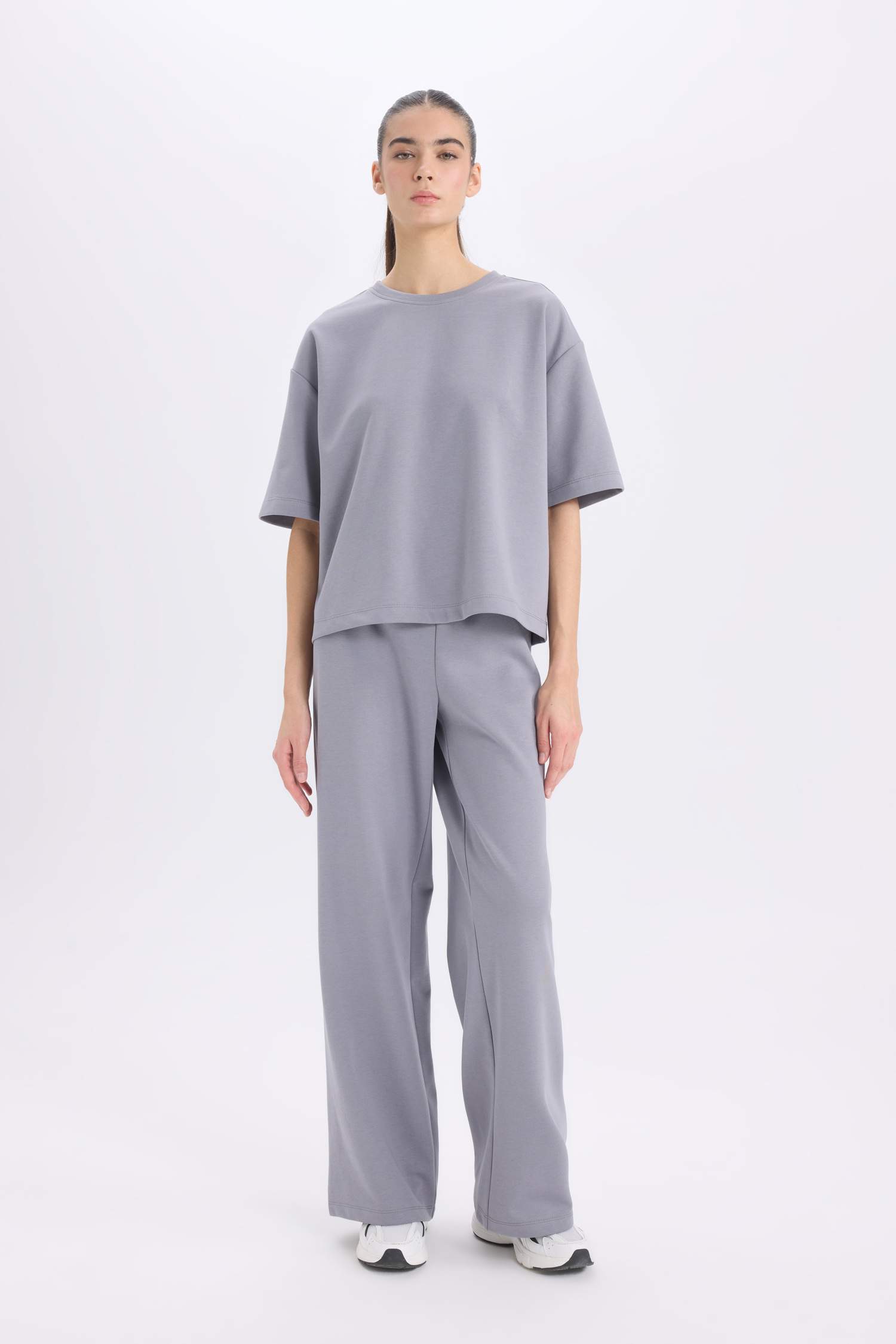 تيشيرت كاجوال نص ردن قصة مريحة بياخة مستديرة