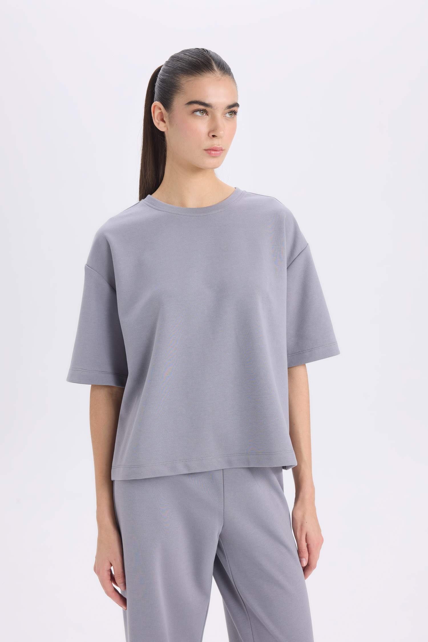 تيشيرت كاجوال نص ردن قصة مريحة بياخة مستديرة