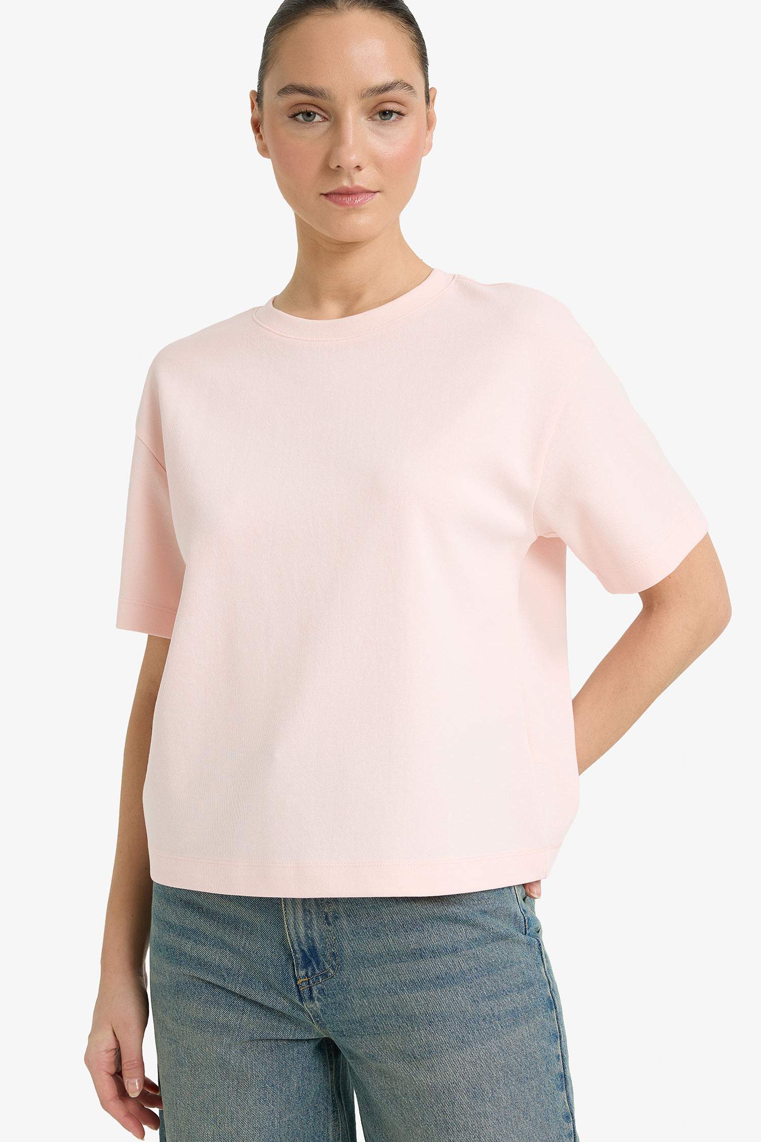 Базовая футболка Oversize с круглым вырезом и коротким рукавом