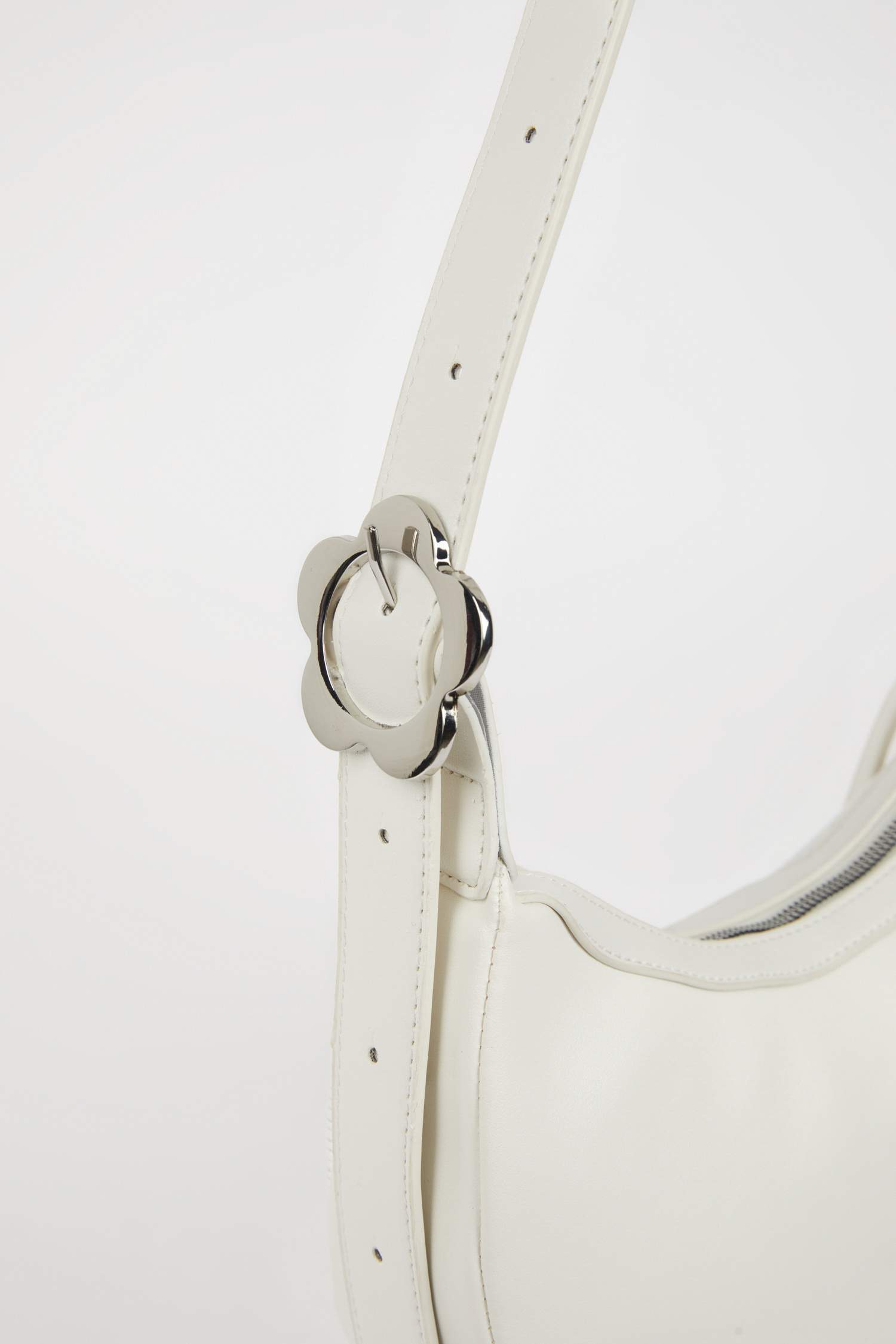 Женская сумка из соломы на плечо