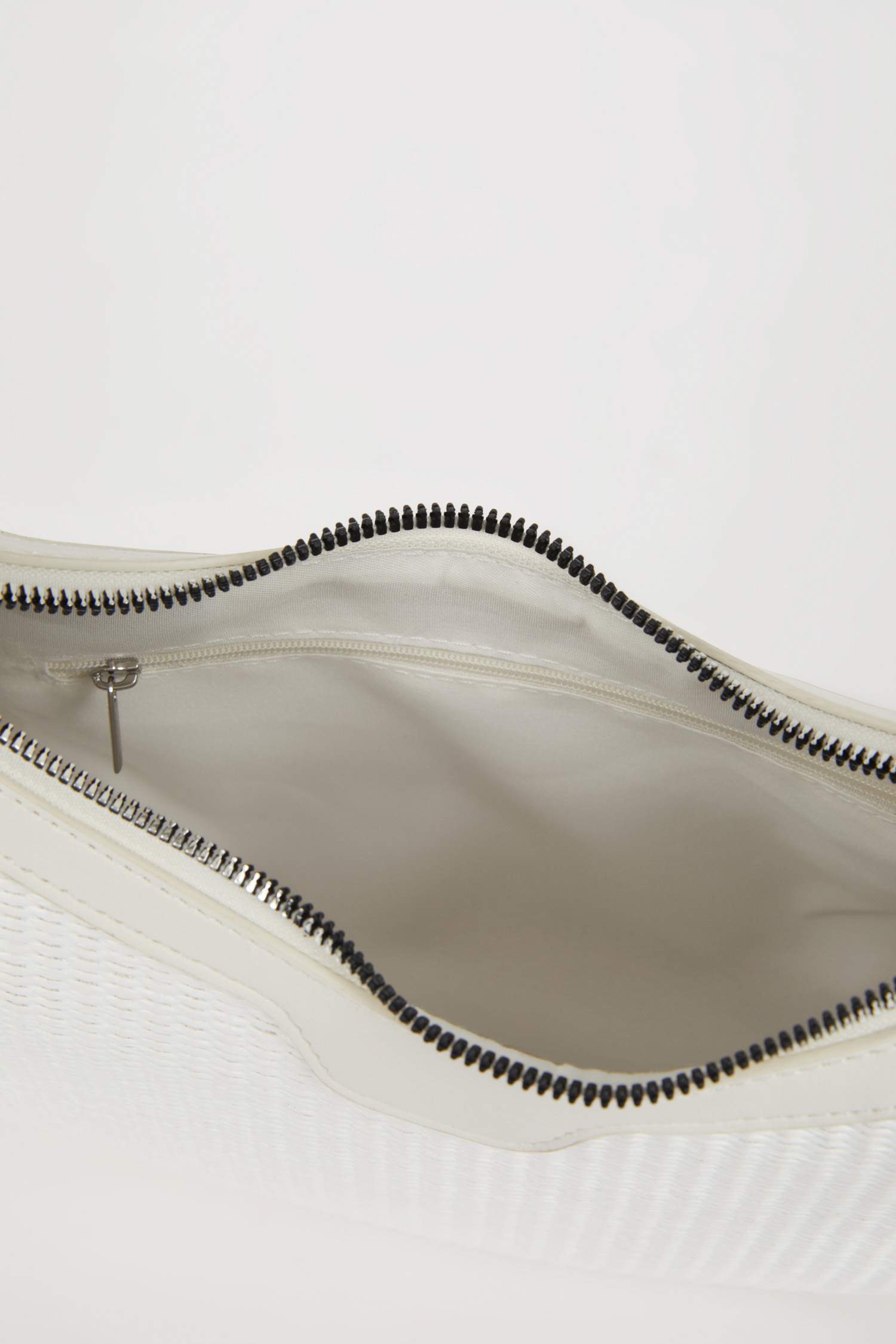 Женская сумка из соломы на плечо