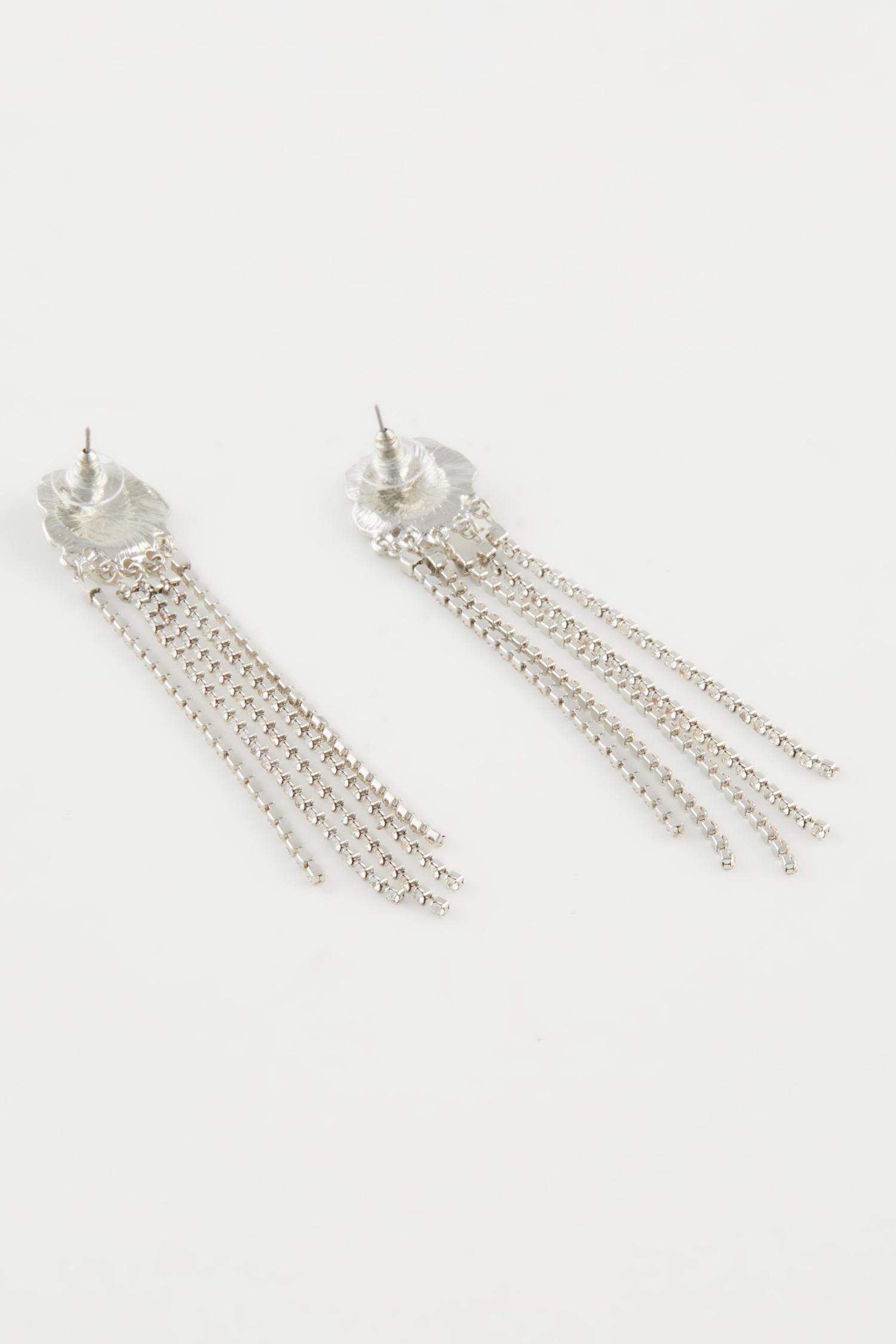 تراجي نسائي فضي على شكل وردة