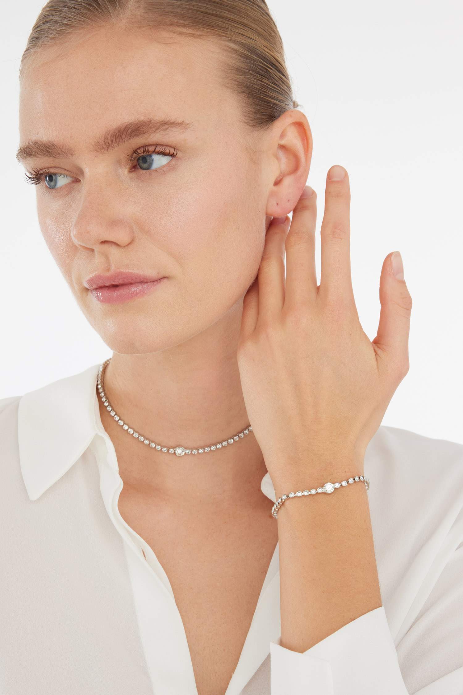 سيت اسورة وقلادة فضي