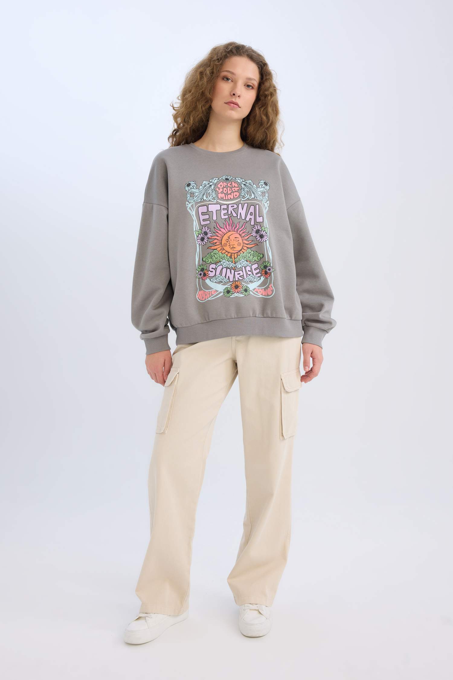 سويت شيرت قصة فضفاضة برقبة مستديرة