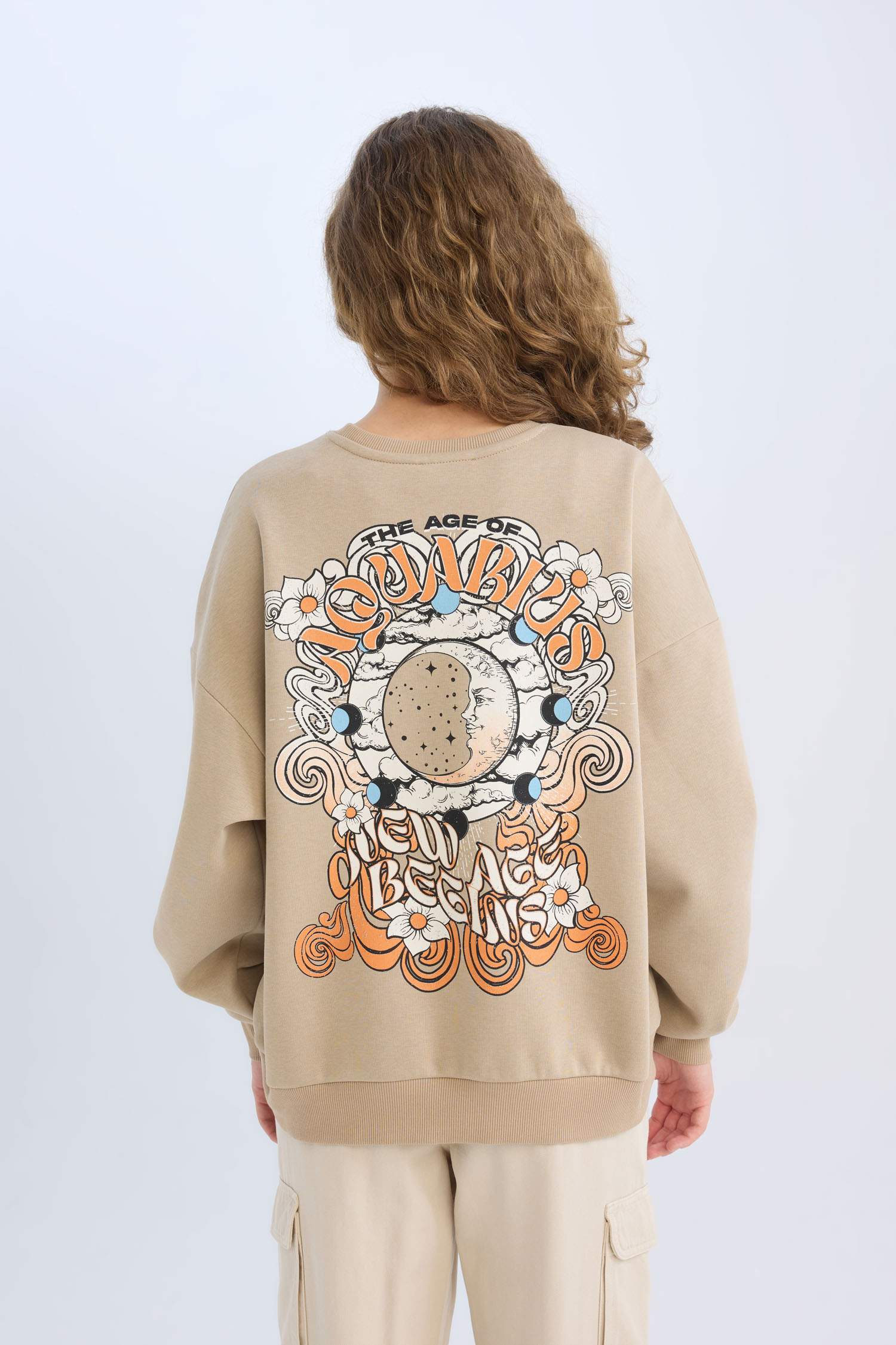 Loose Fit Crew Neck Back Printed Thick Sweatshirt