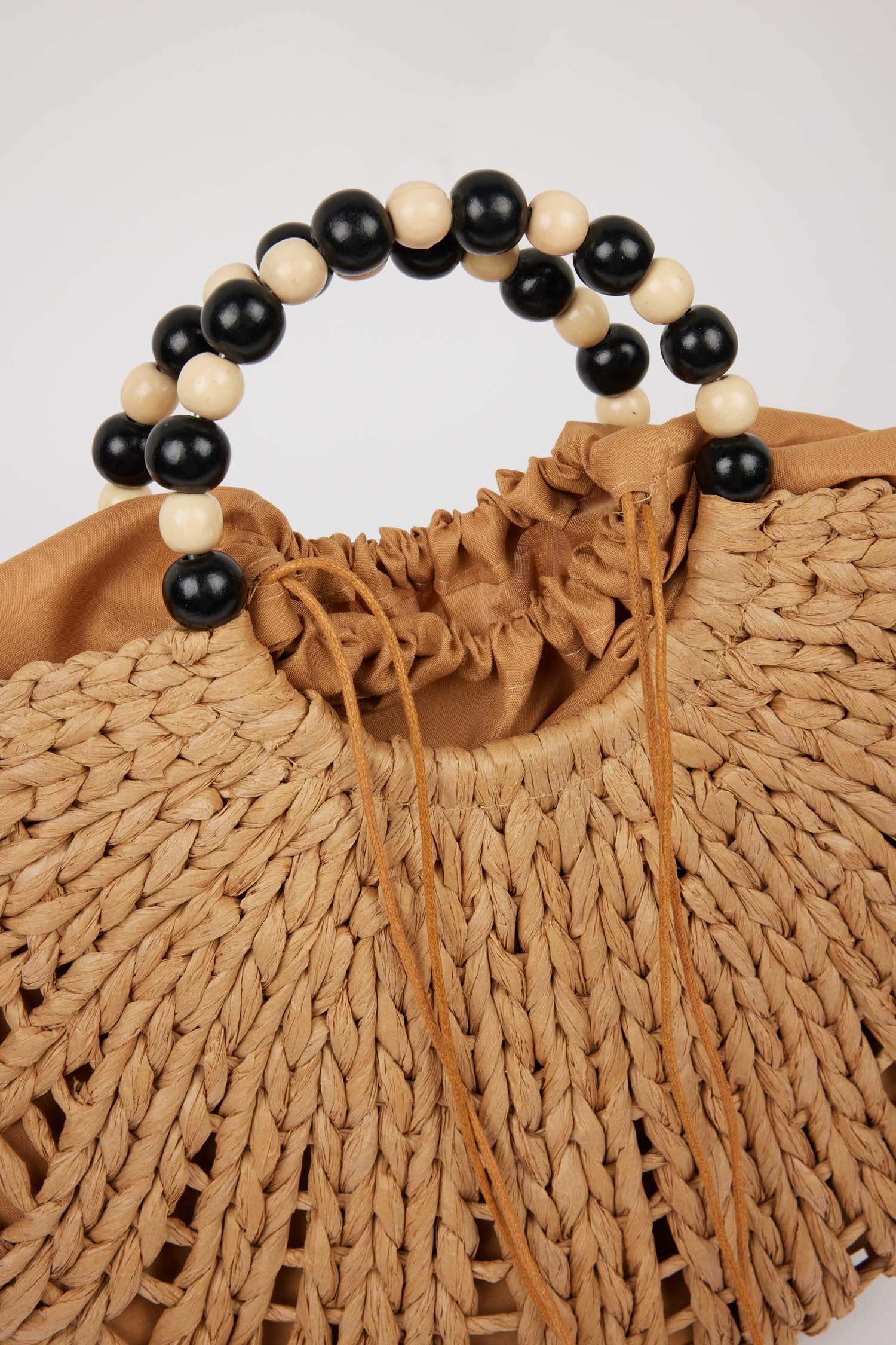 جنطة كتف نسائي قش