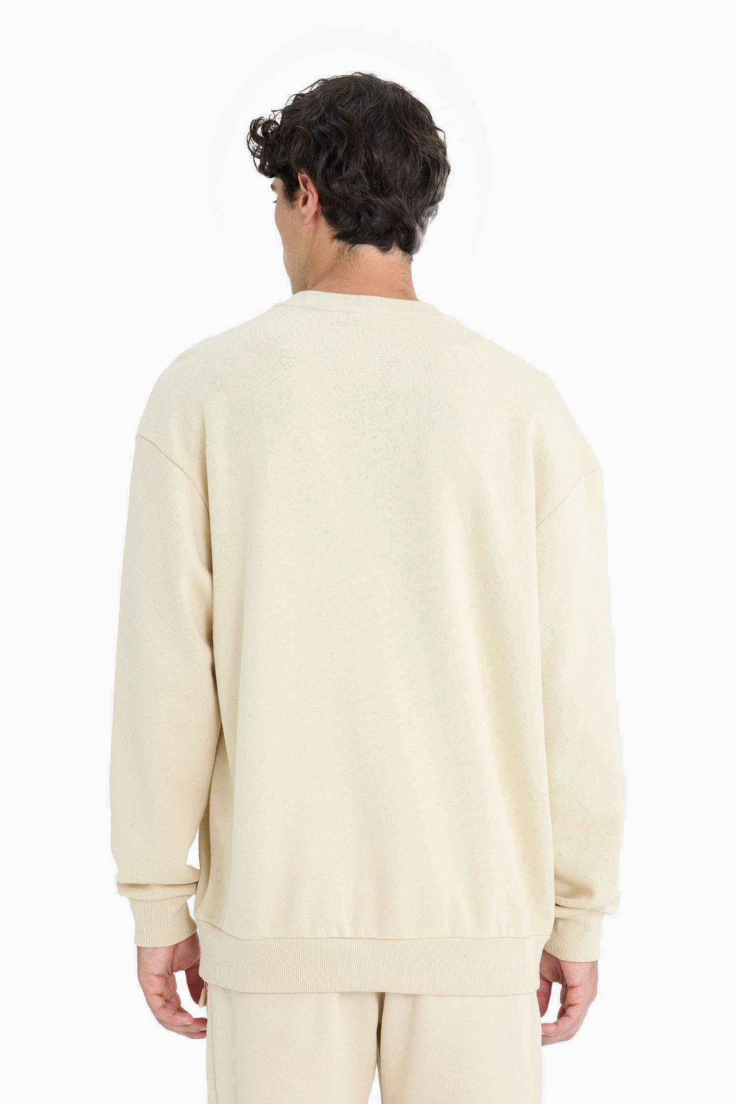 سويت شيرت اوفر سايز بيكيه بياخة مستديرة