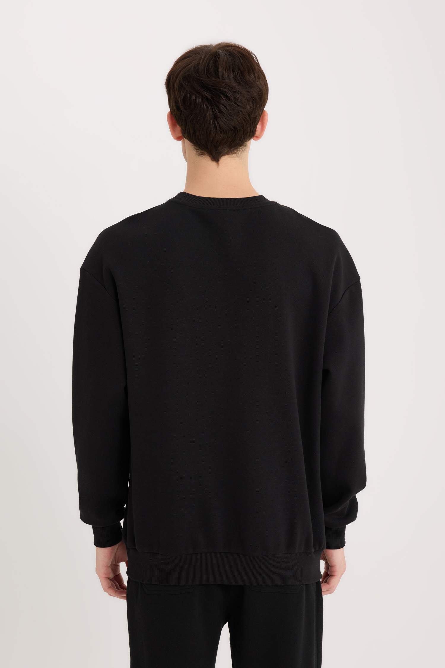 Black MAN Boxy Fit Crew Neck Basic Pique Sweatshirt 3241109 | DeFacto