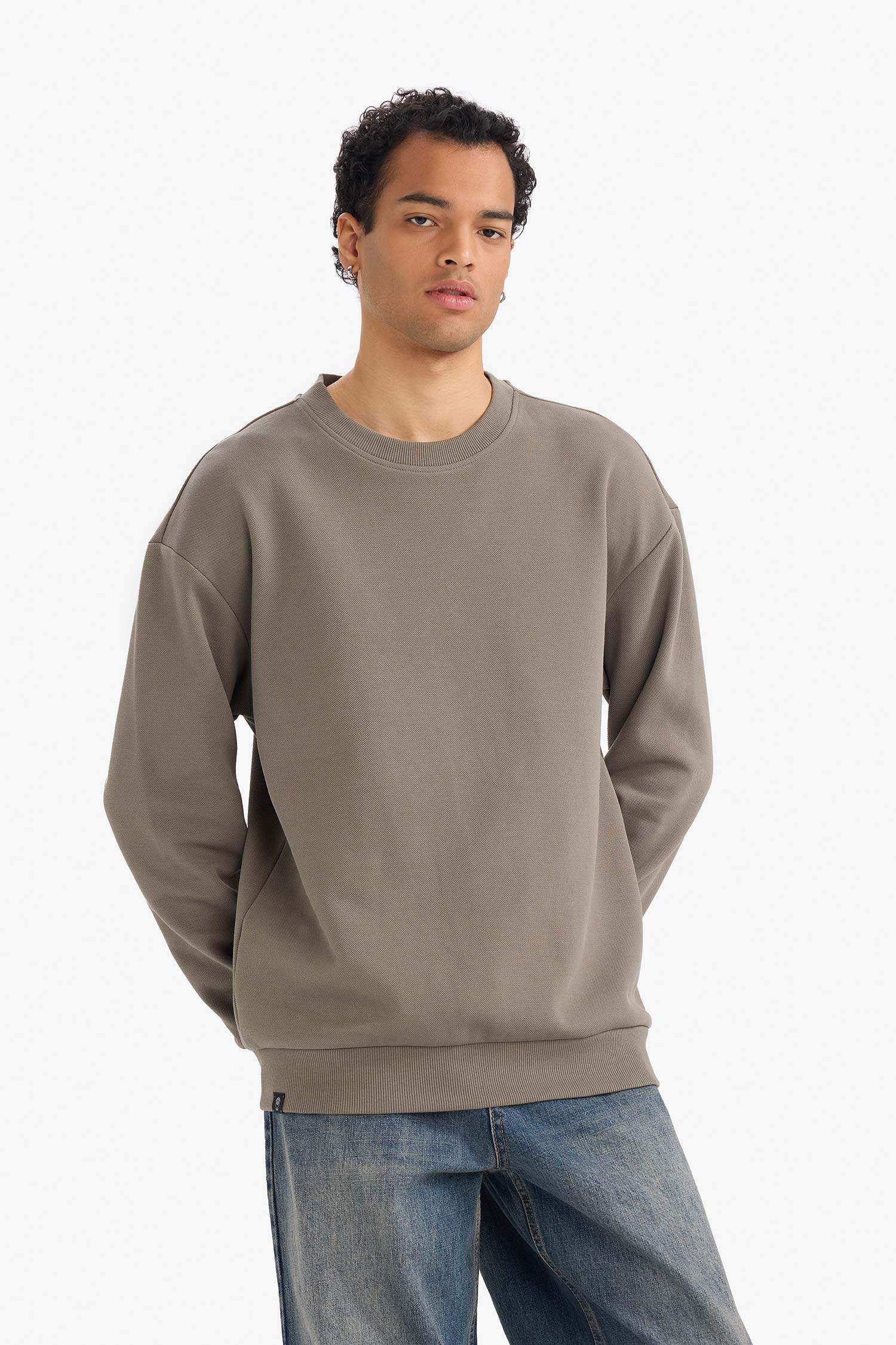 سويت شيرت أوفر سايز بياقة مستديرة