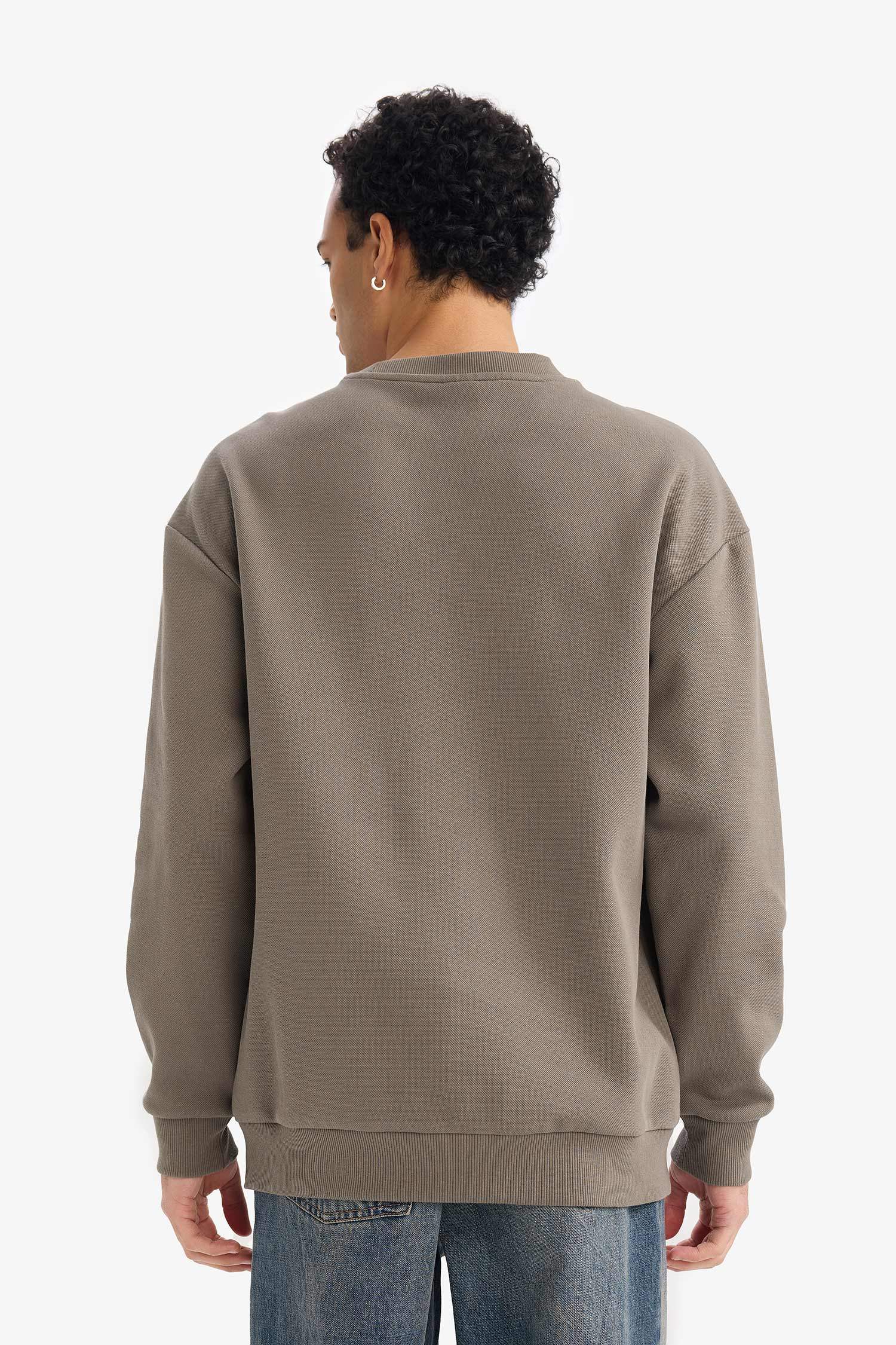 سويت شيرت أوفر سايز بياقة مستديرة