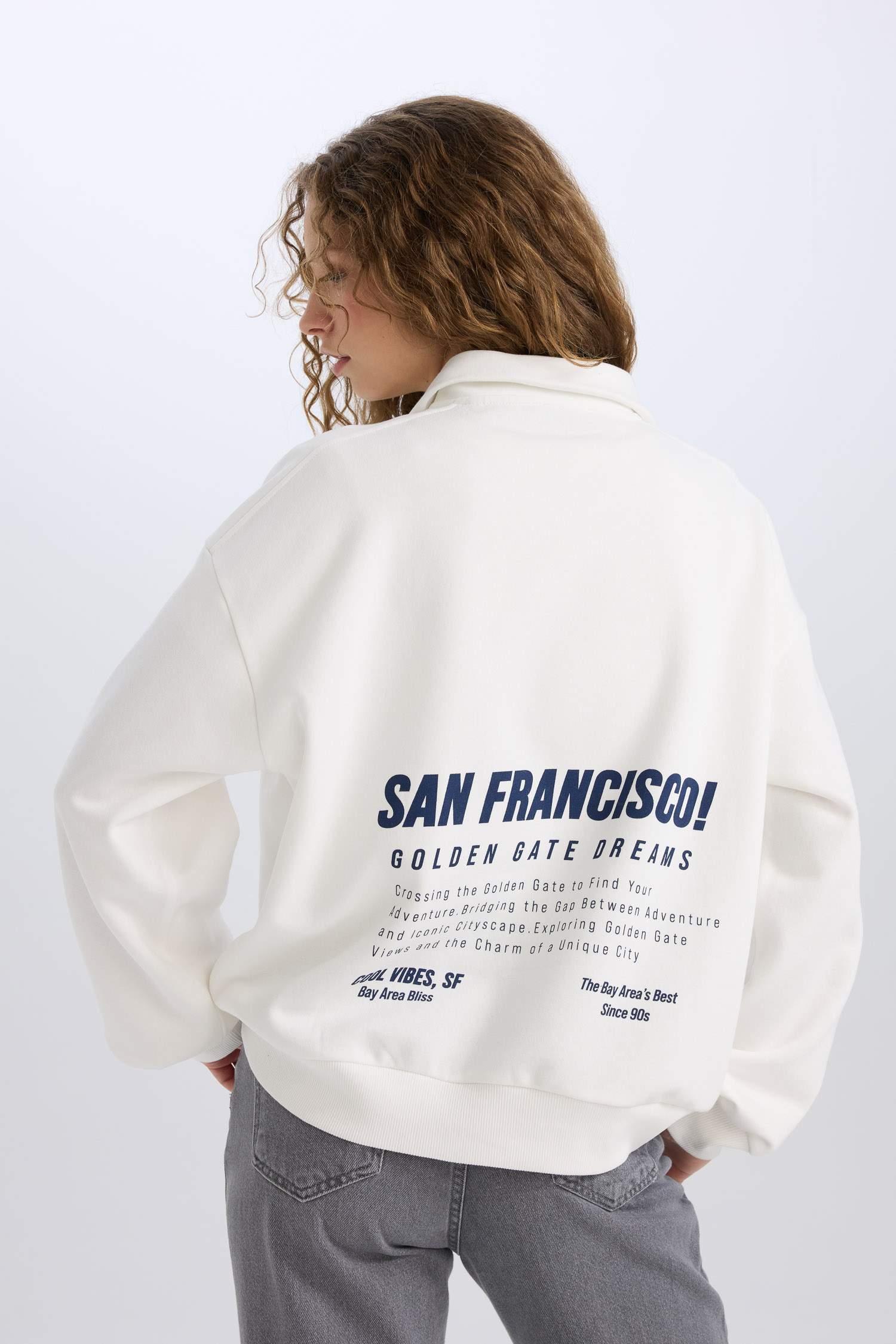 سويت شيرت ثقيل اوفر سايز وطبعة من الخلف