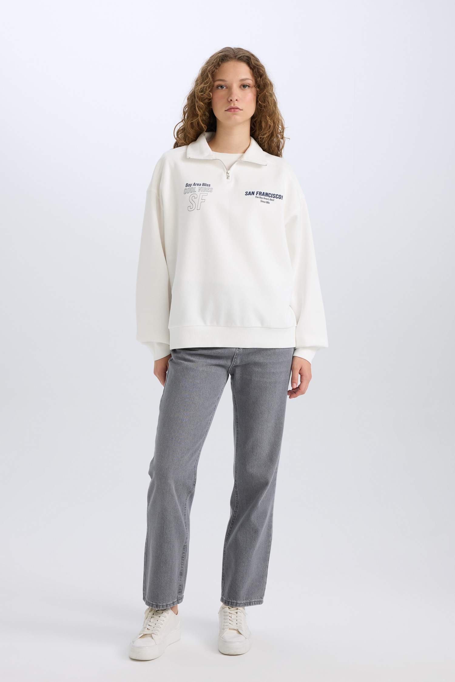 سويت شيرت ثقيل اوفر سايز وطبعة من الخلف