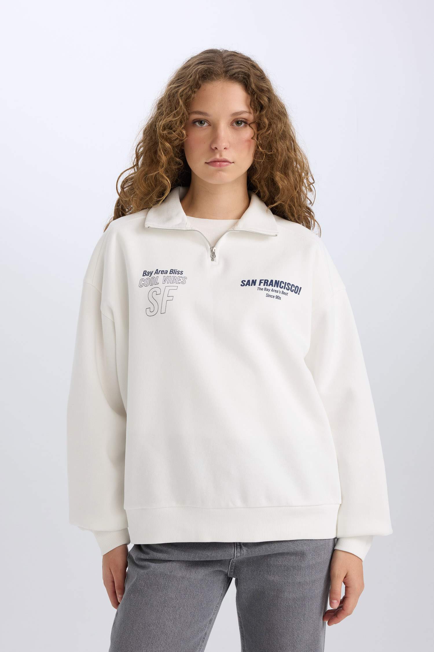 سويت شيرت ثقيل اوفر سايز وطبعة من الخلف