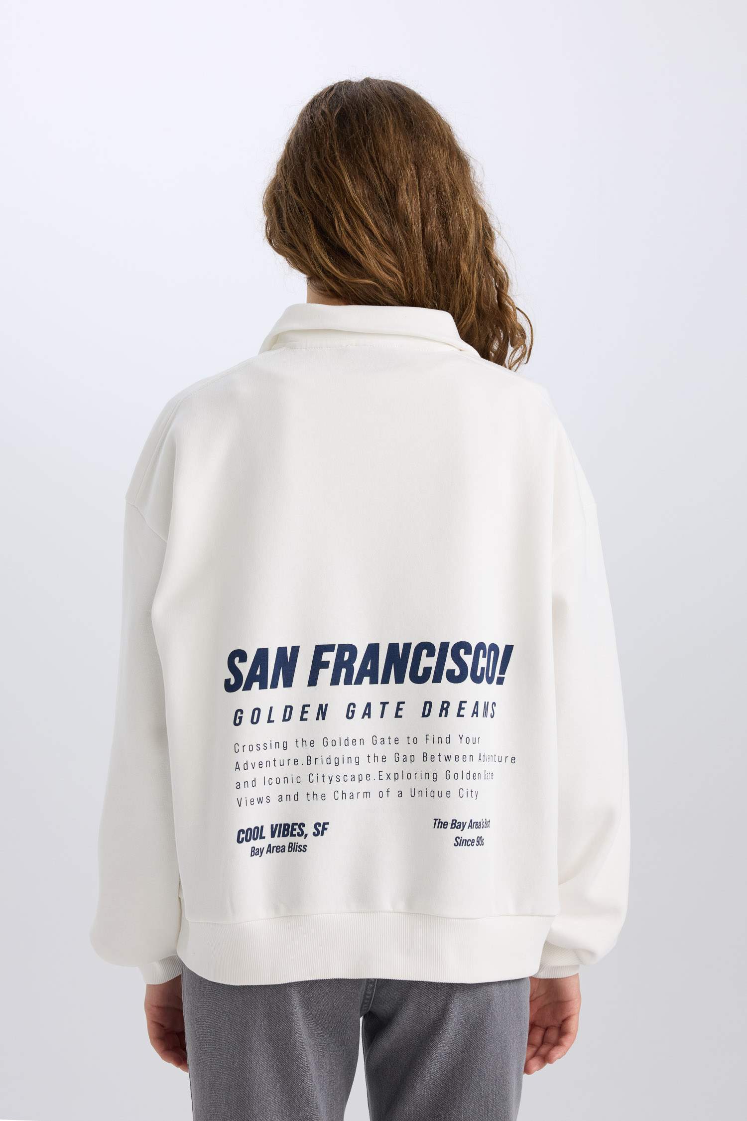 سويت شيرت ثقيل اوفر سايز وطبعة من الخلف