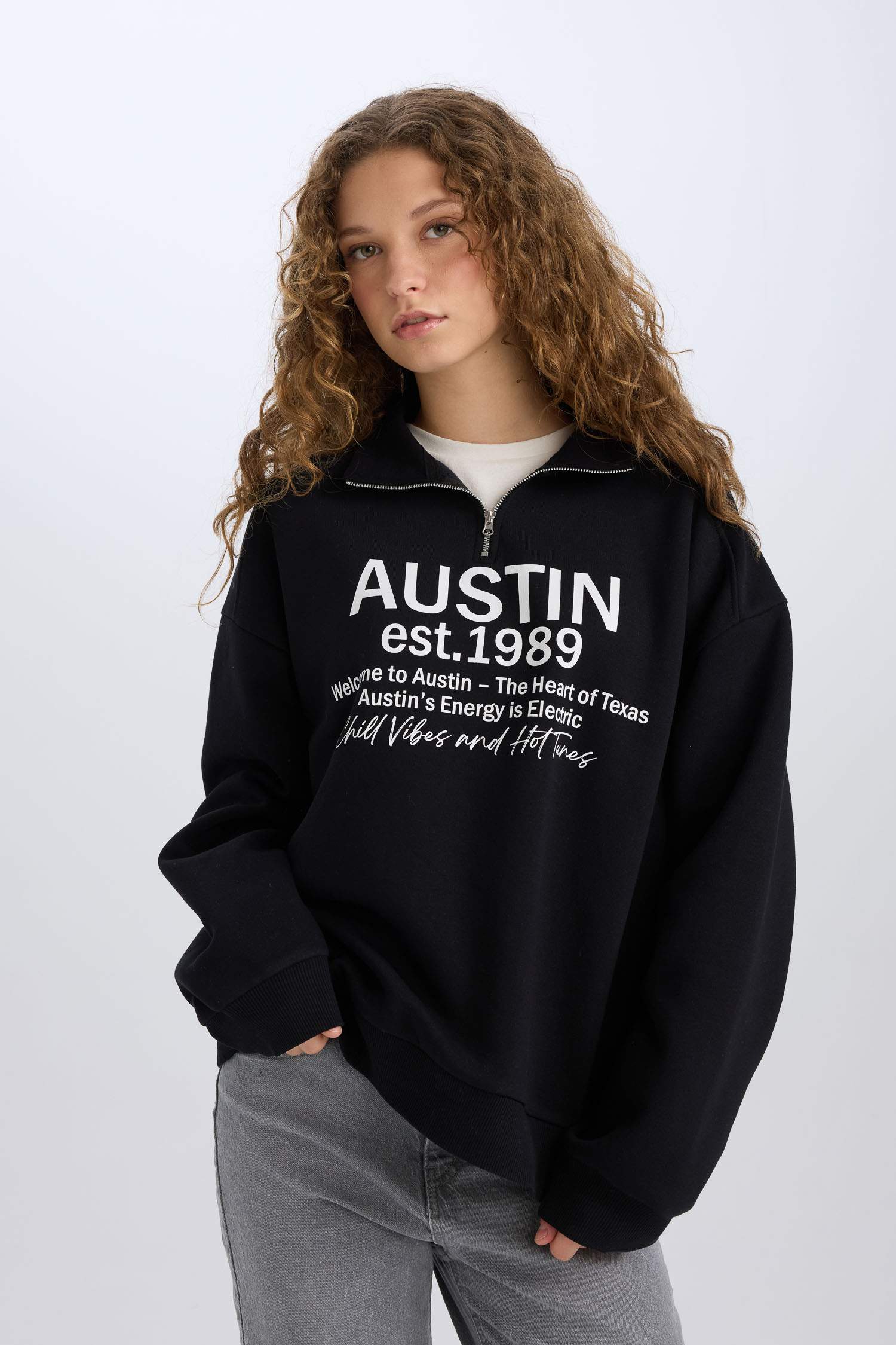 Oversize Geniş Kalıp Yarım Fermuarlı Sırt Baskılı Sweatshirt