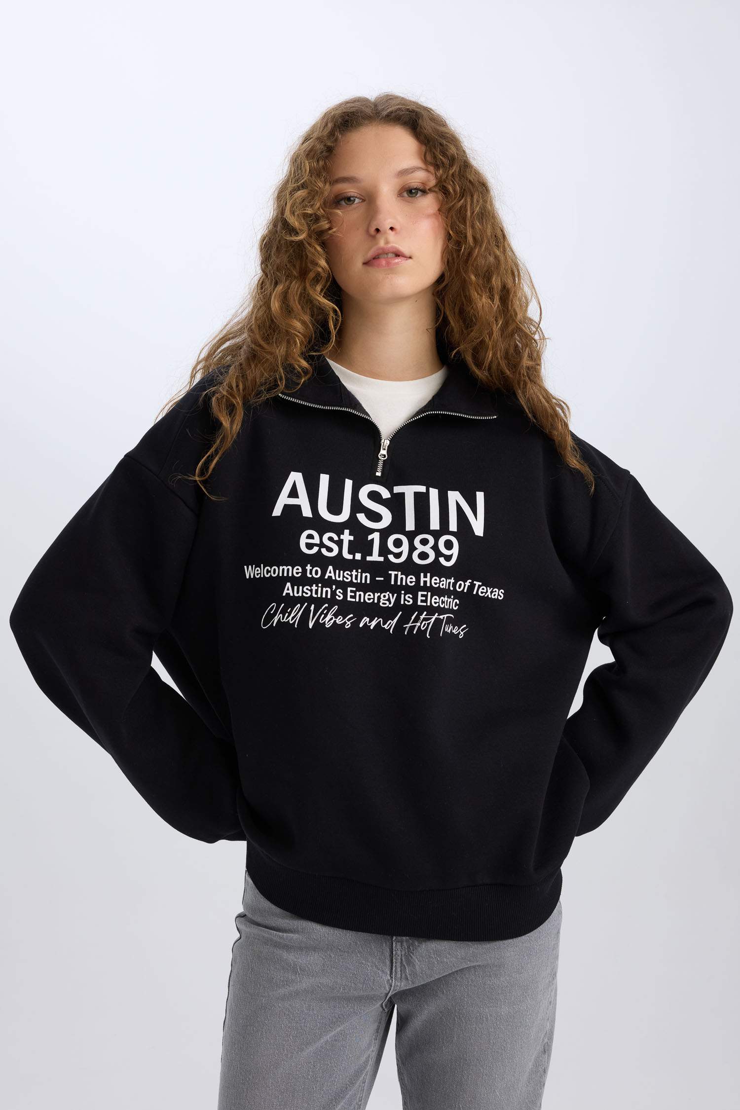 Oversize Geniş Kalıp Yarım Fermuarlı Sırt Baskılı Sweatshirt