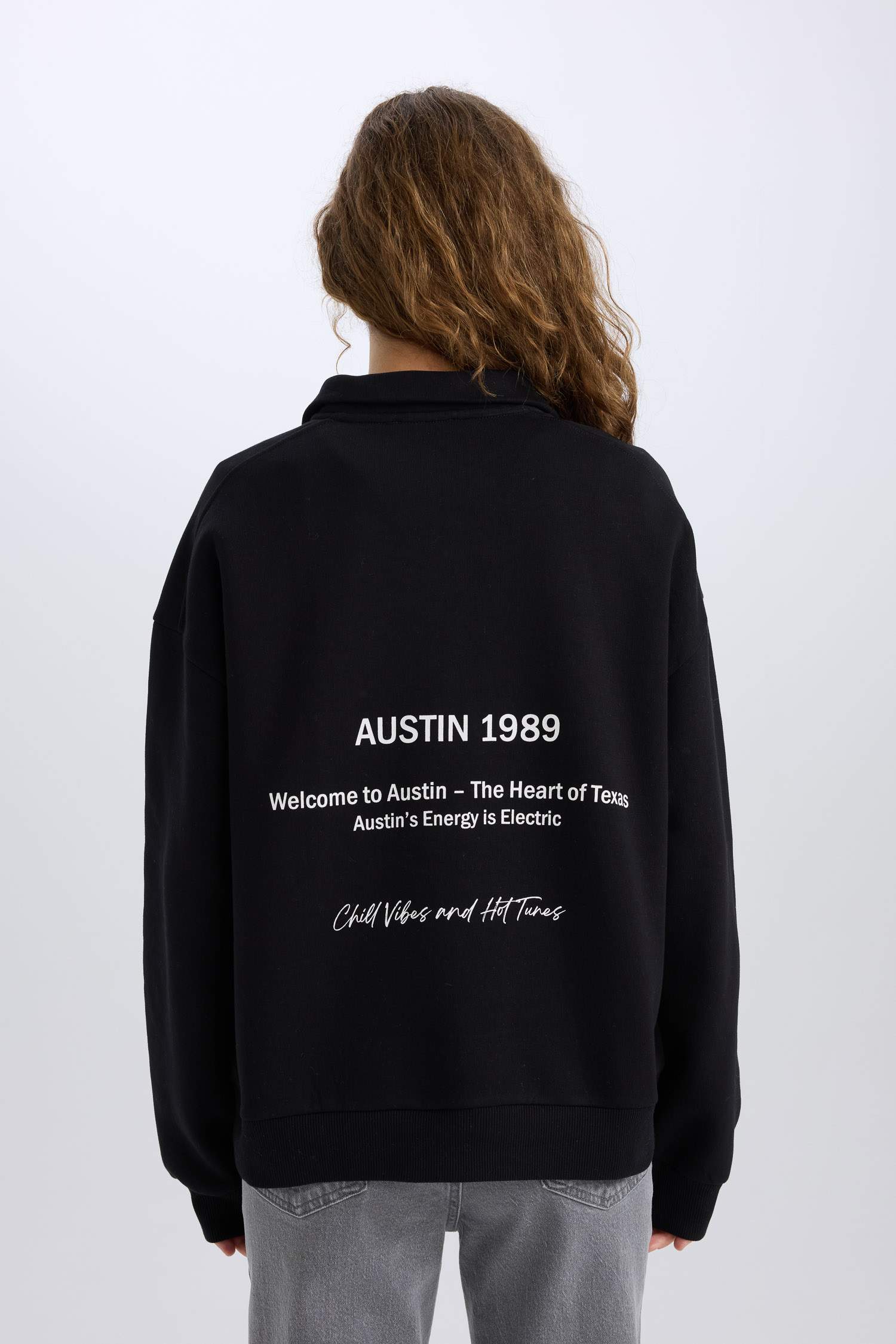 Oversize Geniş Kalıp Yarım Fermuarlı Sırt Baskılı Sweatshirt