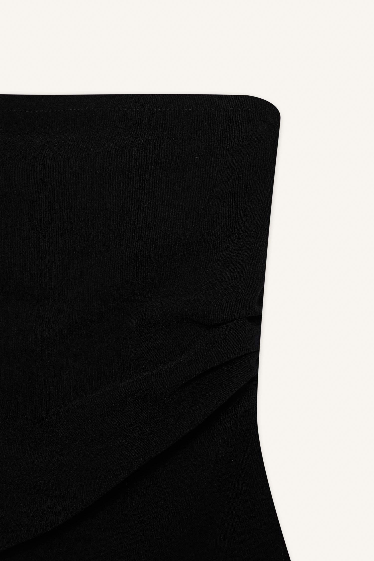 Fitted Bengalin Basic Strapless Black Blouse