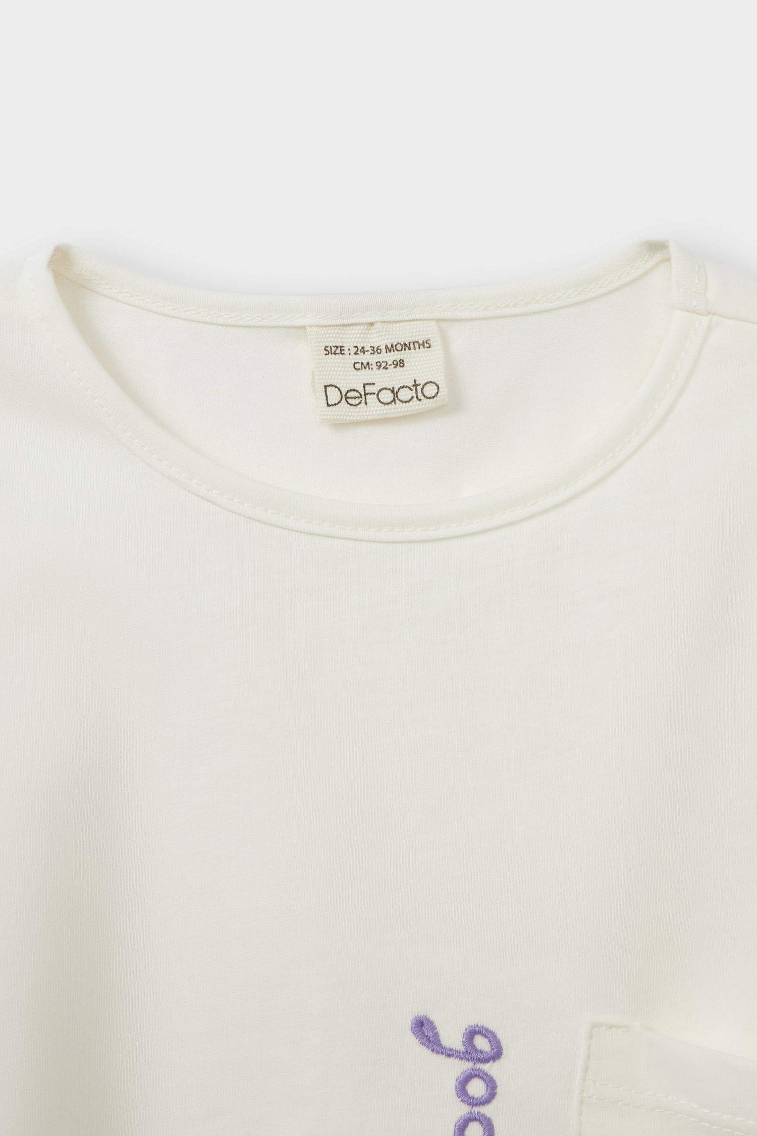 سيت بجامة بيبي بناتي بطبعة شعار - قطعتين