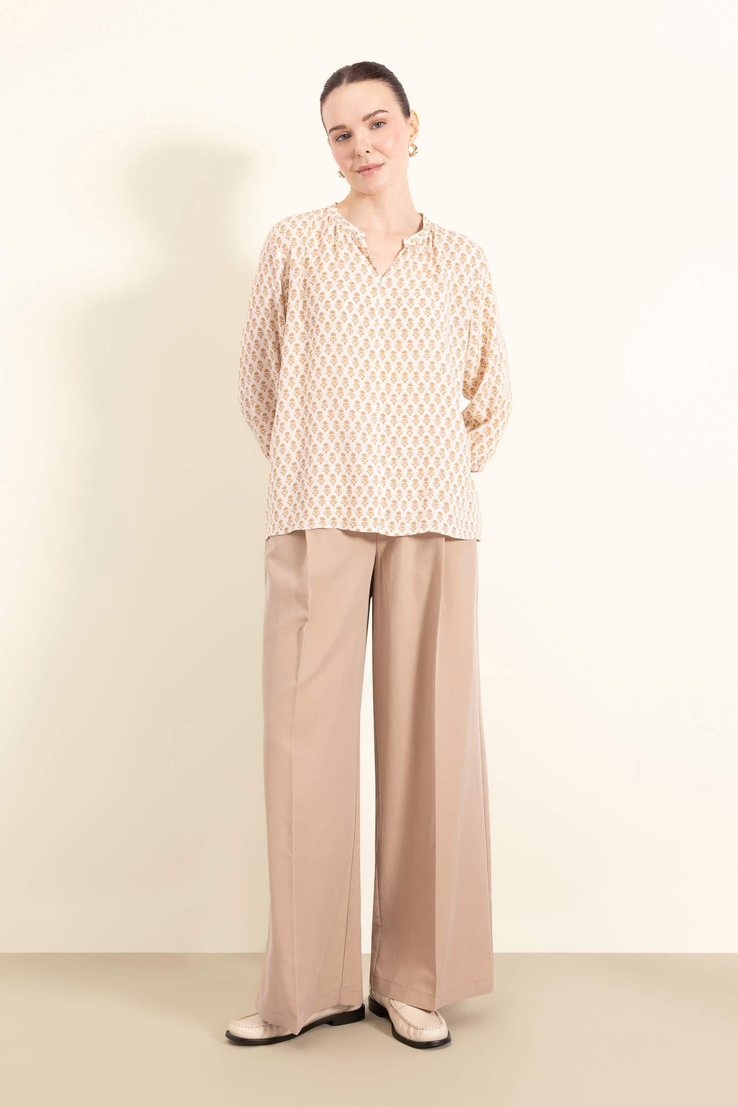 Regular Fit Apaş Yaka Simli Kumaş Uzun Kollu Bluz