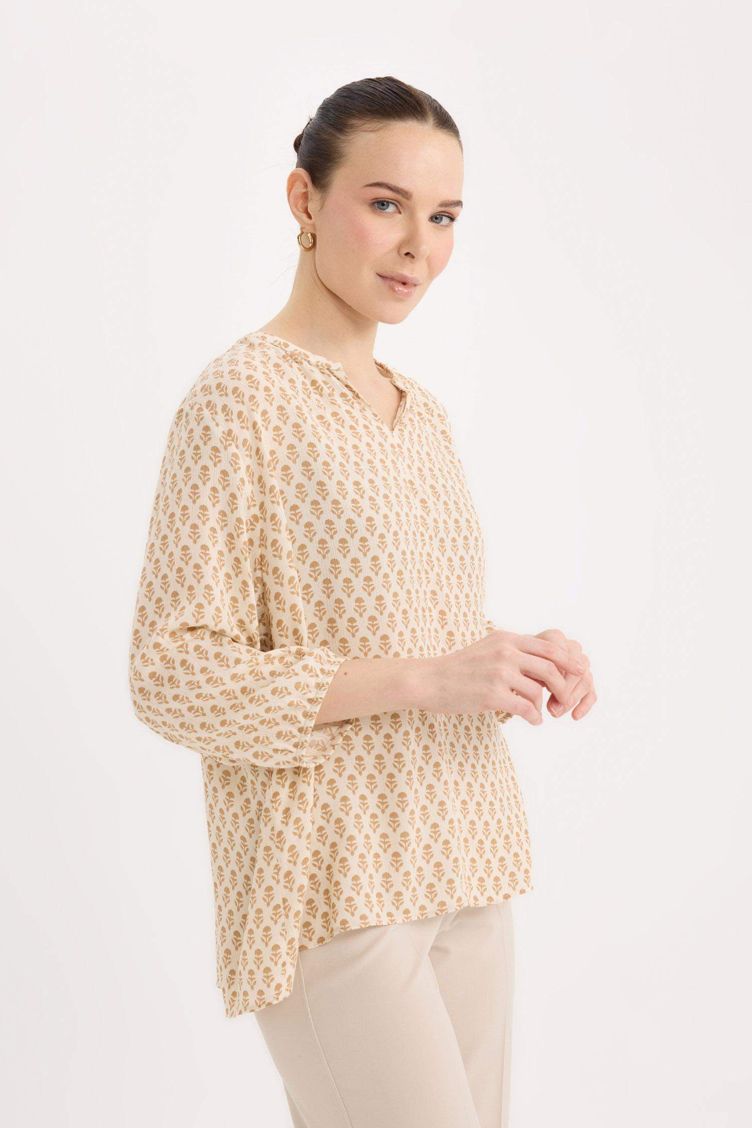 Regular Fit Apaş Yaka Simli Kumaş Uzun Kollu Bluz