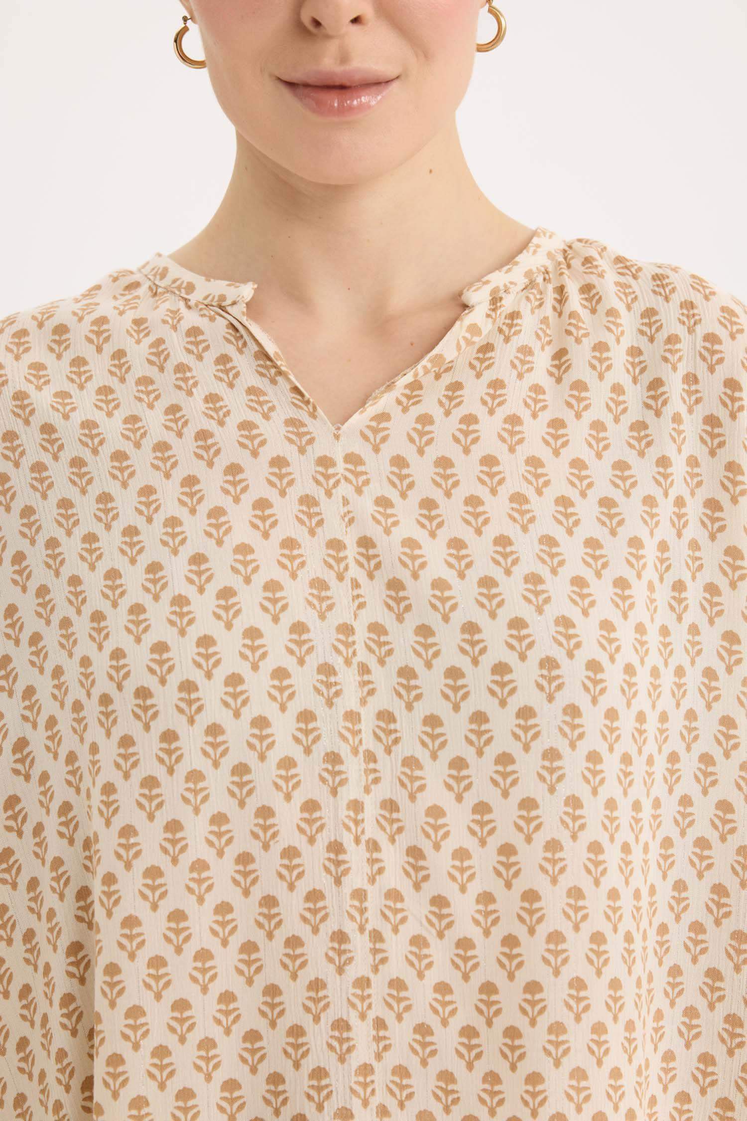 Regular Fit Apaş Yaka Simli Kumaş Uzun Kollu Bluz