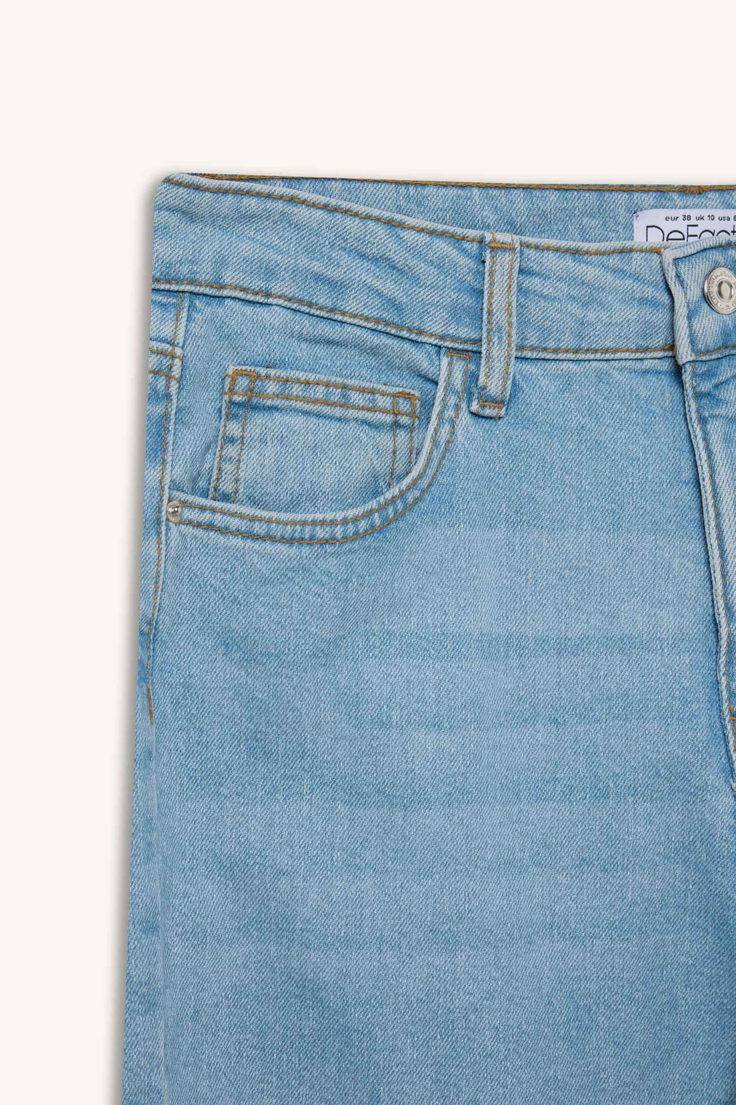 بنطلون جينز قصير كومفرت موم فيت بخصر عالي