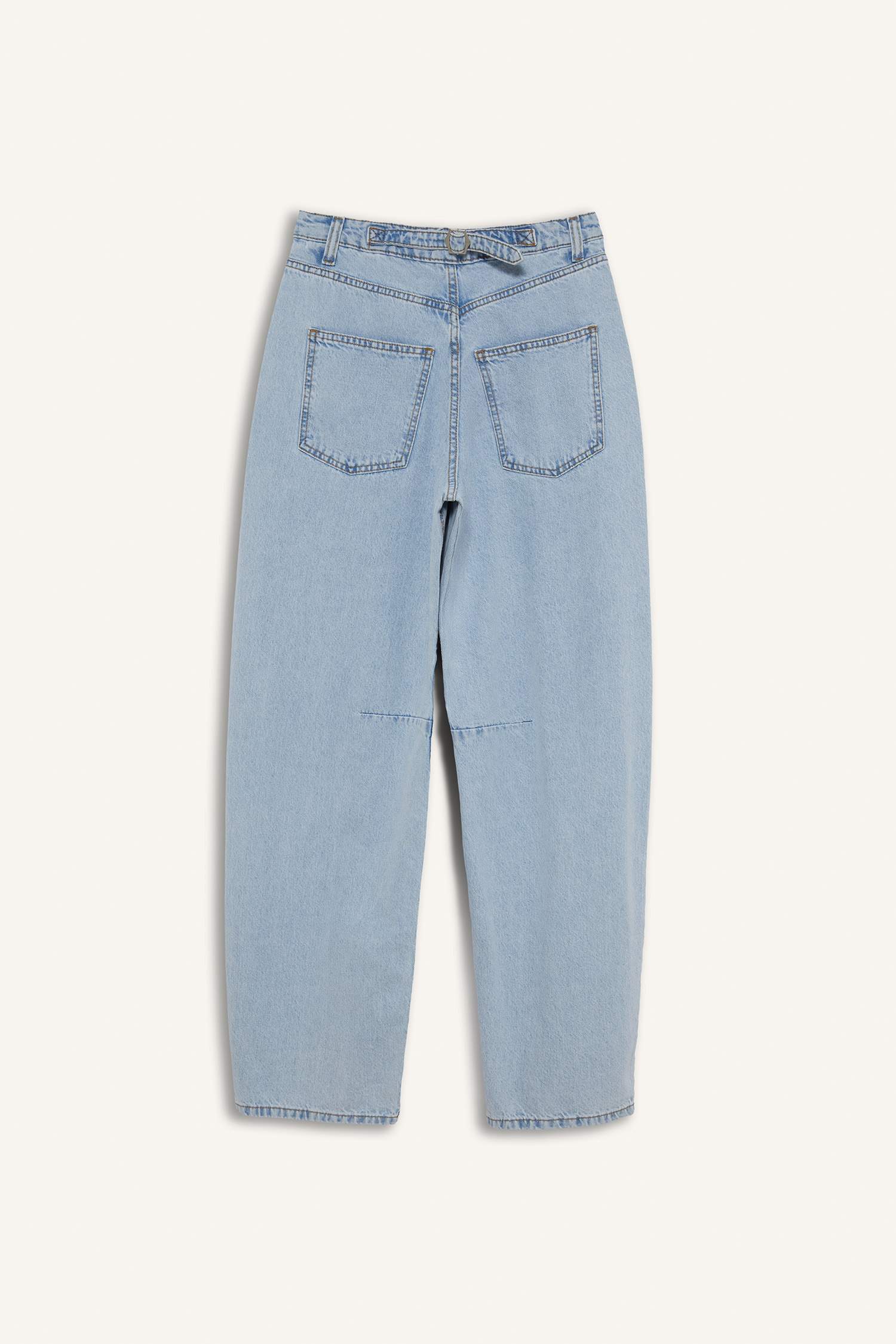 بنطرون جينز باجي فيت برجل عادي وخصر عالي