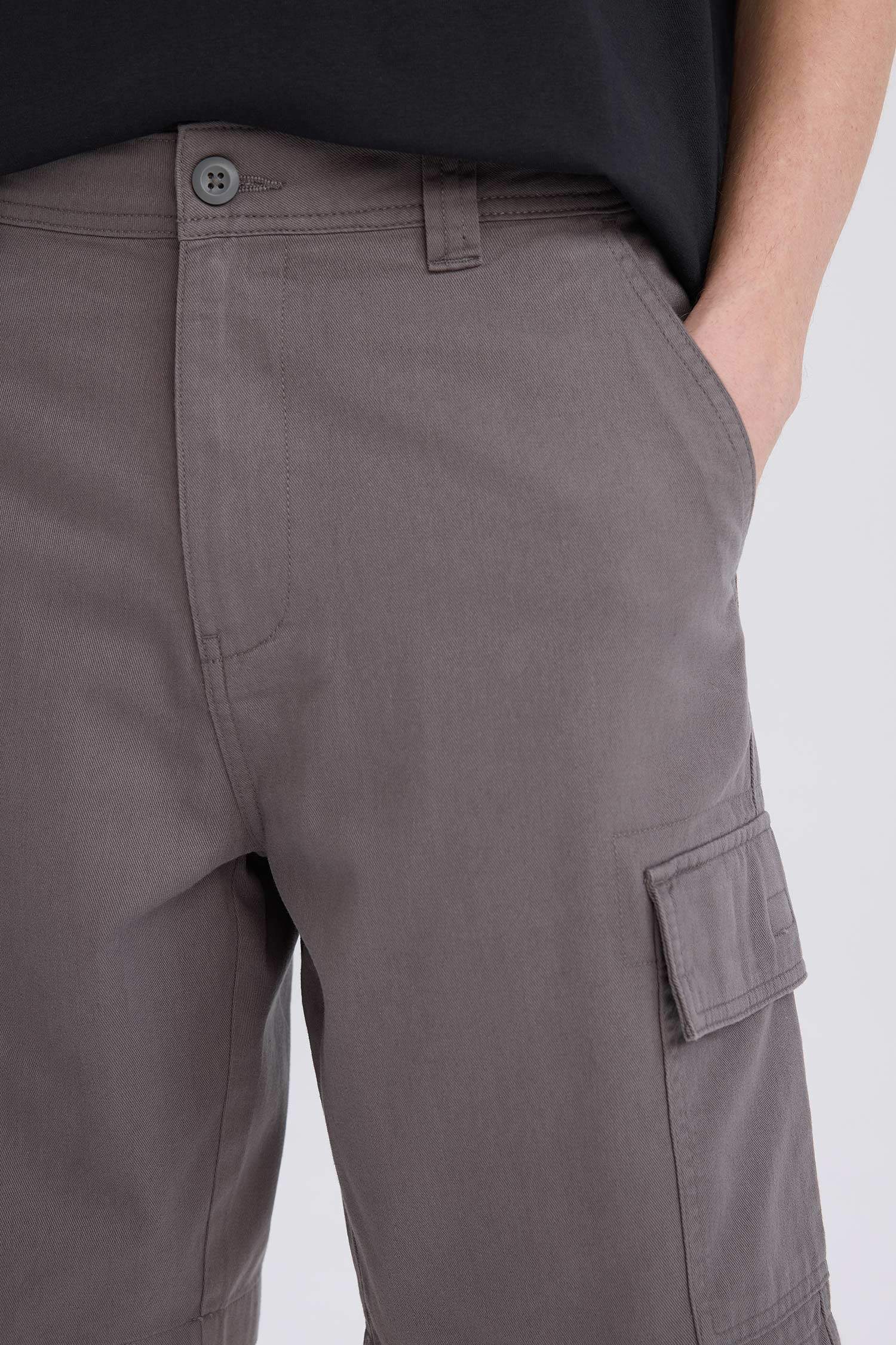 شورت برمودا من قطن قصة عادية بجيوب كارجو