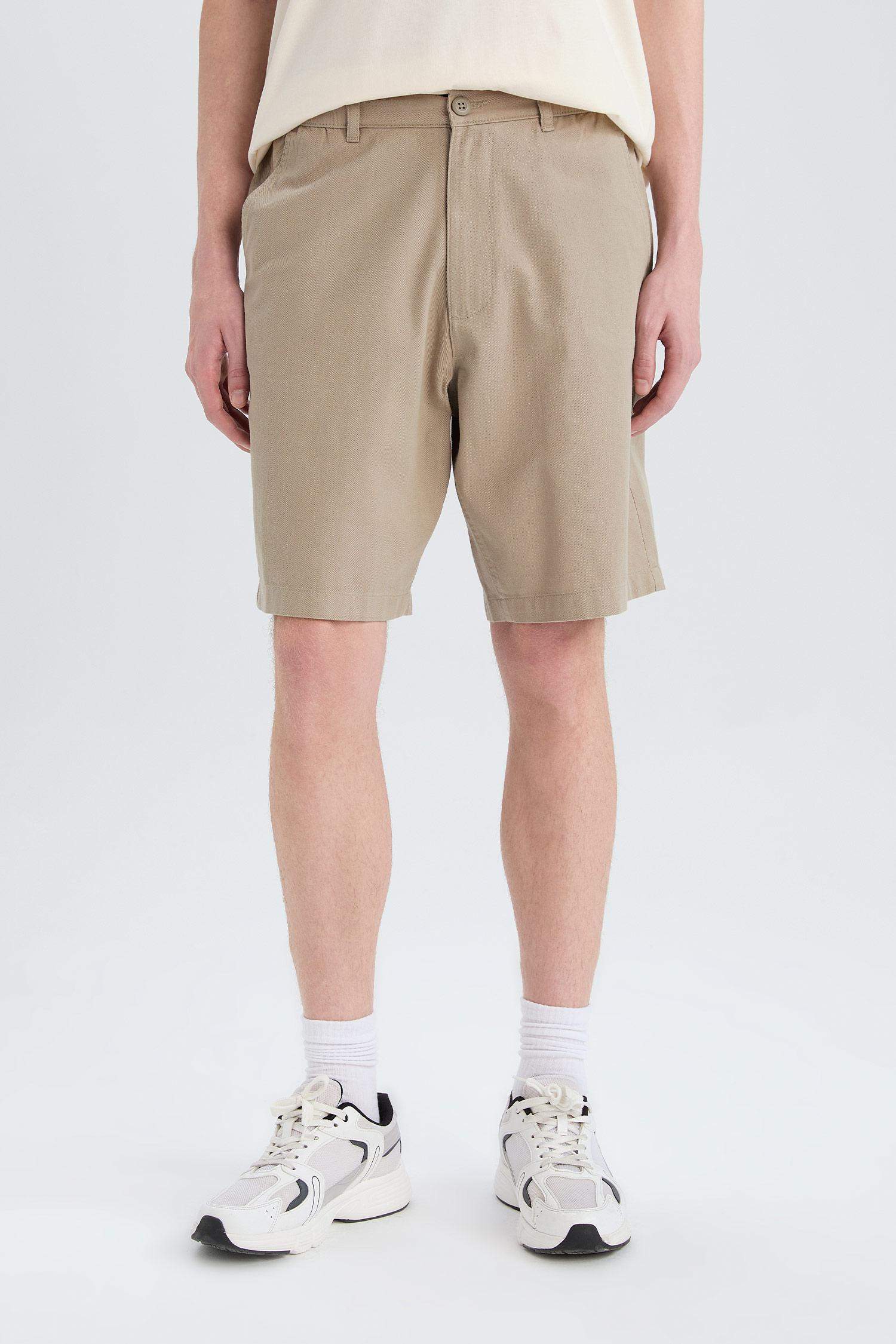 شورت برمودا من قطن قصة عادية