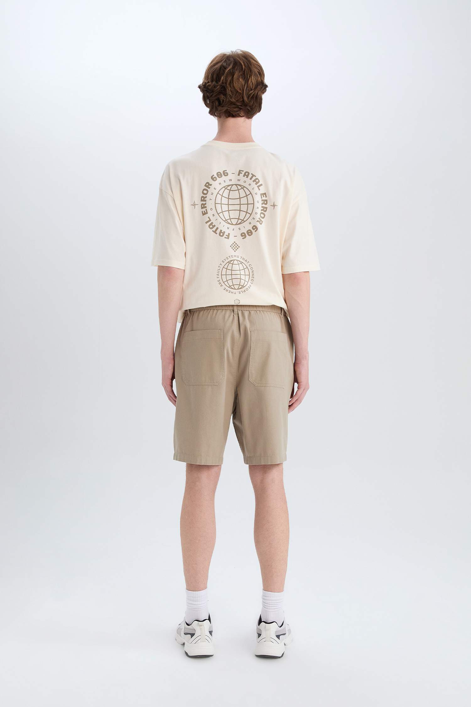 شورت برمودا من قطن قصة عادية